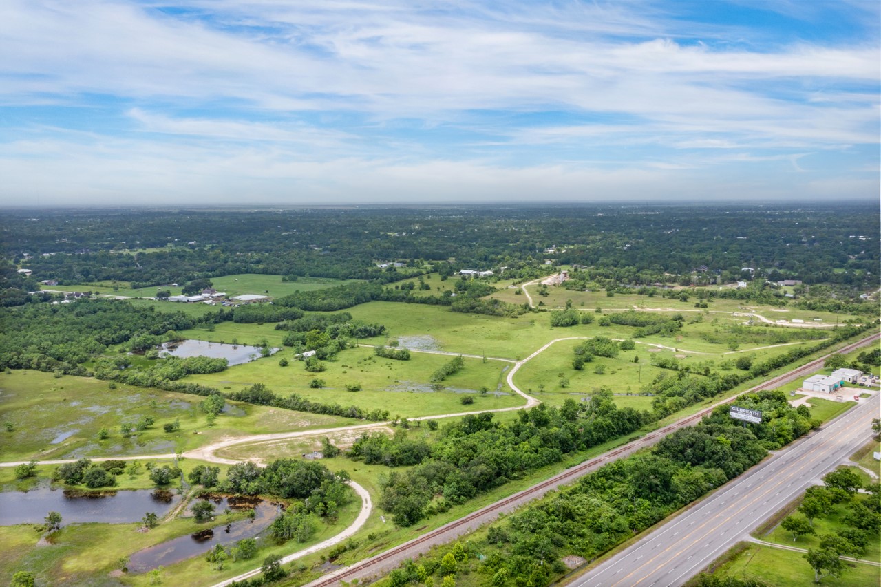 10935 Highway 6, Hitchcock, TX 77510