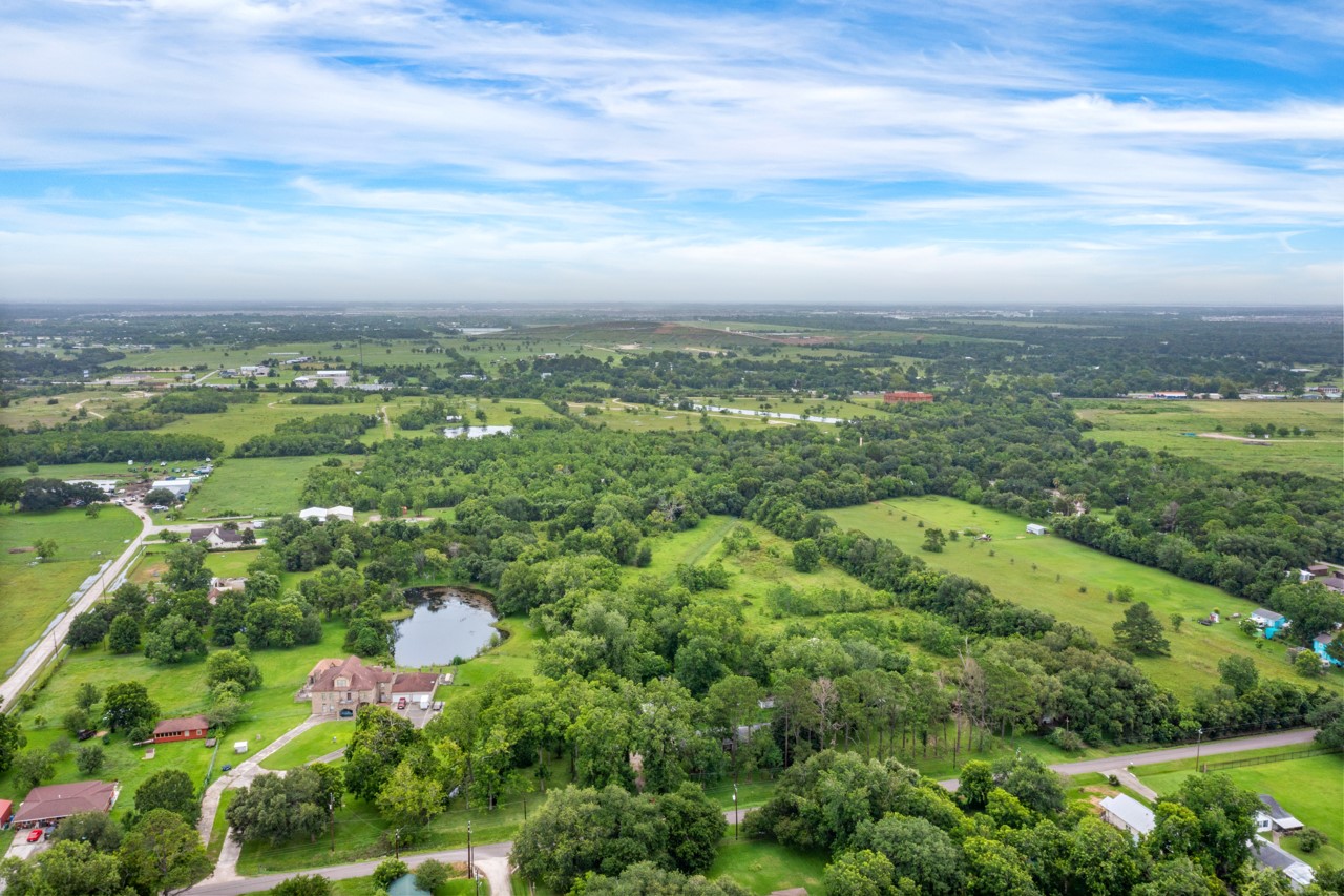 10935 Highway 6, Hitchcock, TX 77510