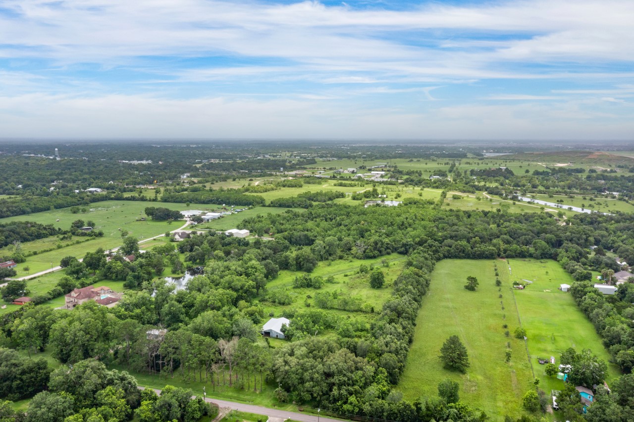 10935 Highway 6, Hitchcock, TX 77510