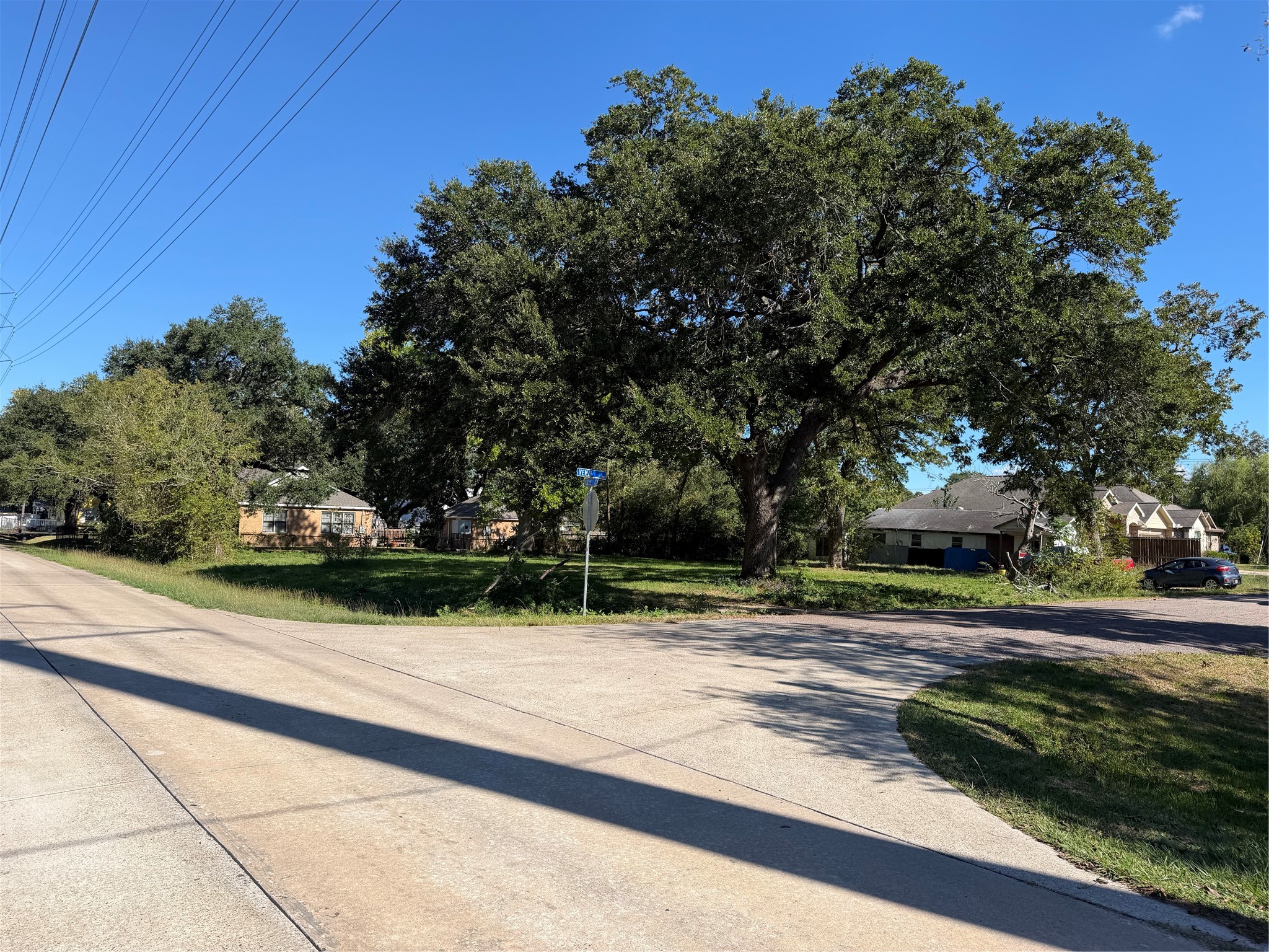 Established Residential Surroundings!

Enjoy the character of an established Dickinson neighborhood, with mature trees and a welcoming residential streetscape.