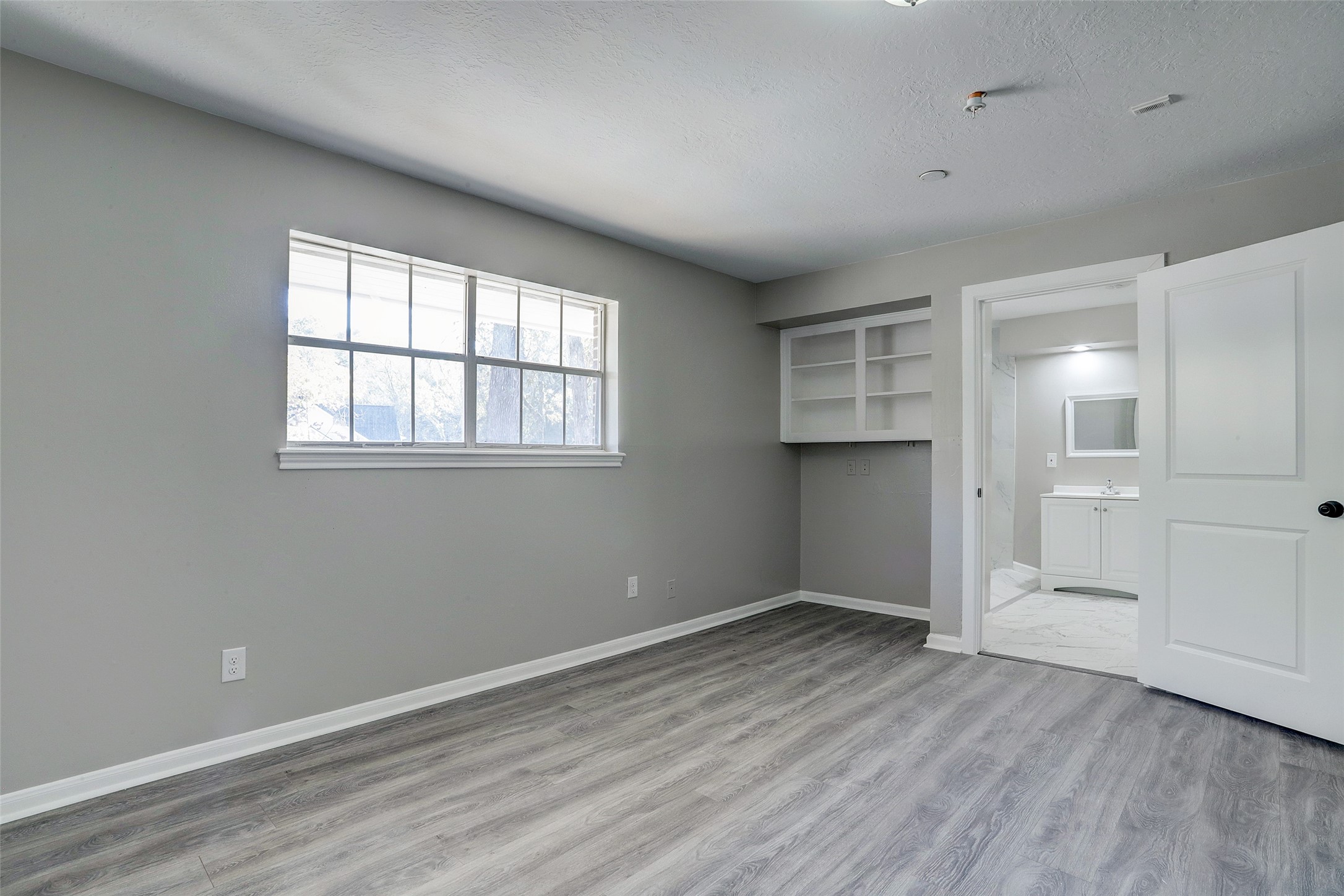 200 Broken Bough Lane, Conroe, TX 77304