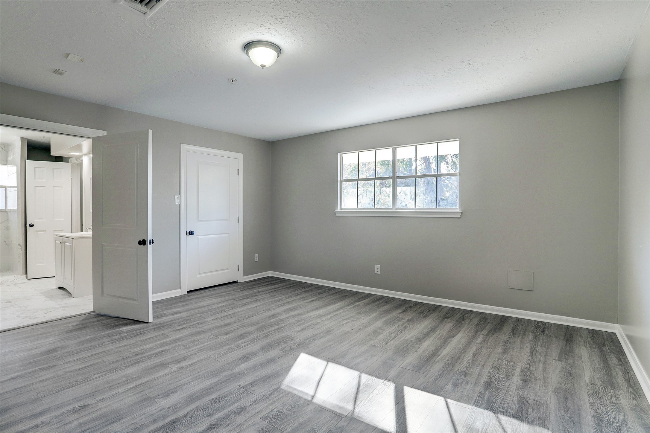 200 Broken Bough Lane, Conroe, TX 77304