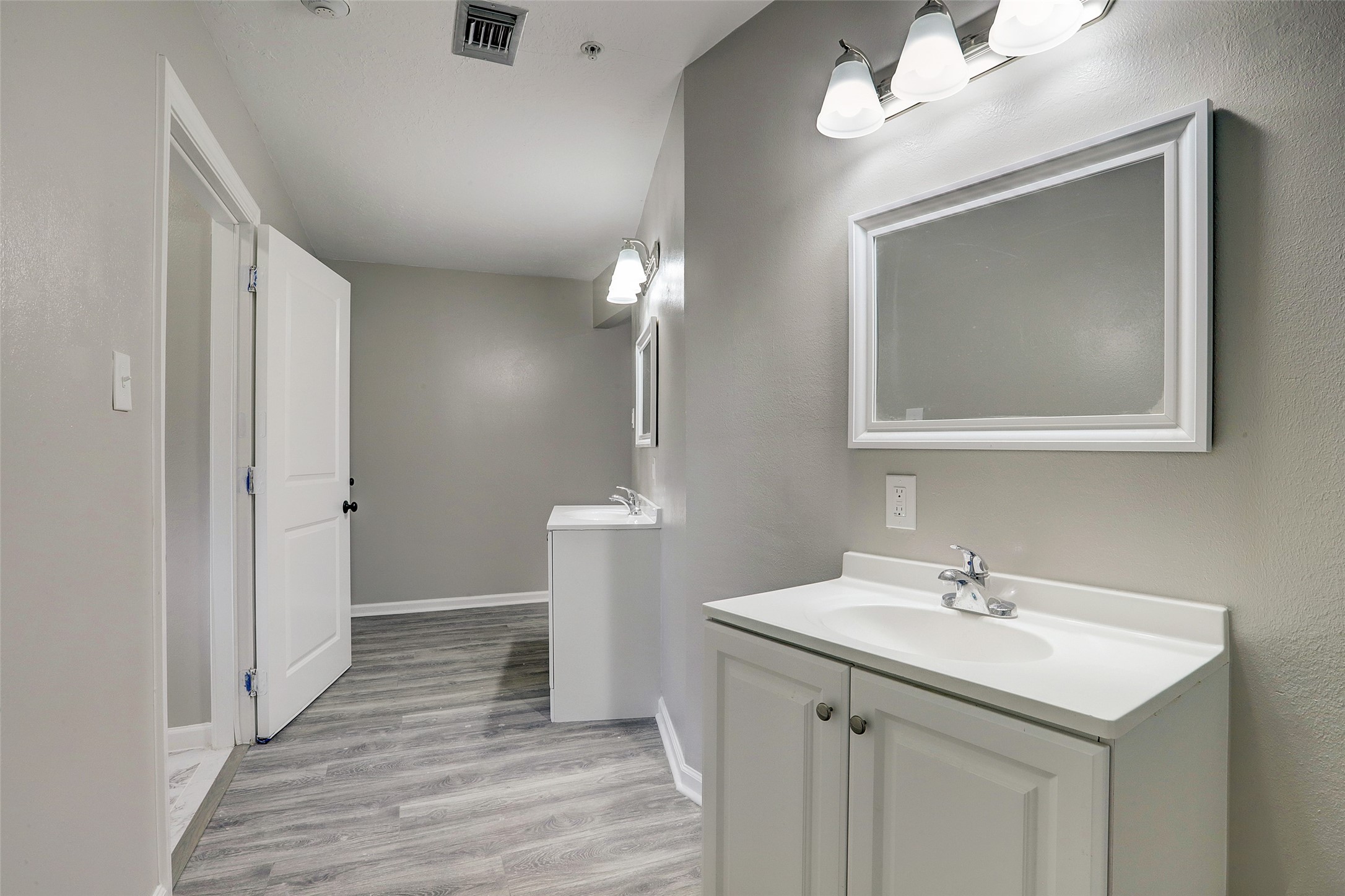 200 Broken Bough Lane, Conroe, TX 77304