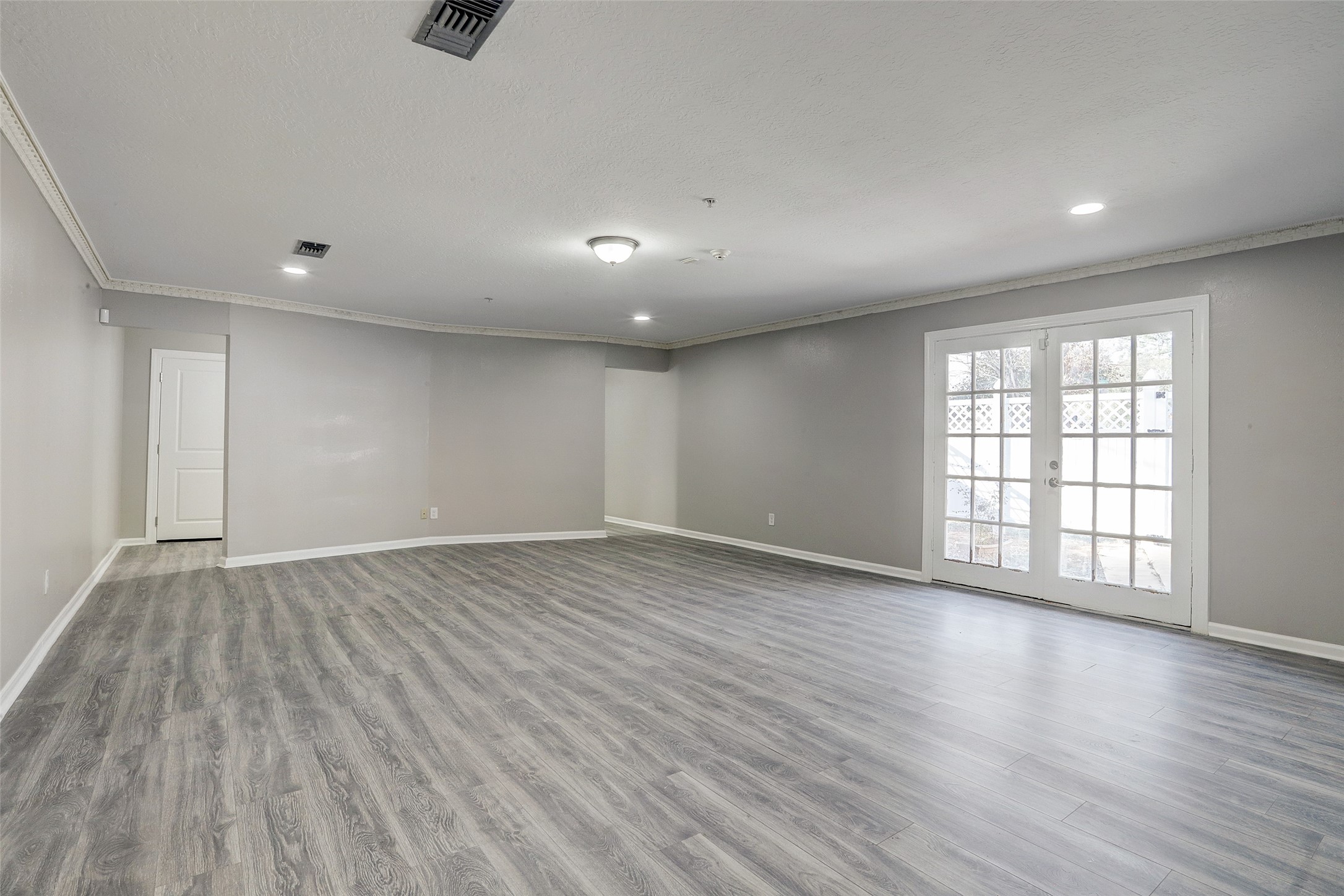 200 Broken Bough Lane, Conroe, TX 77304