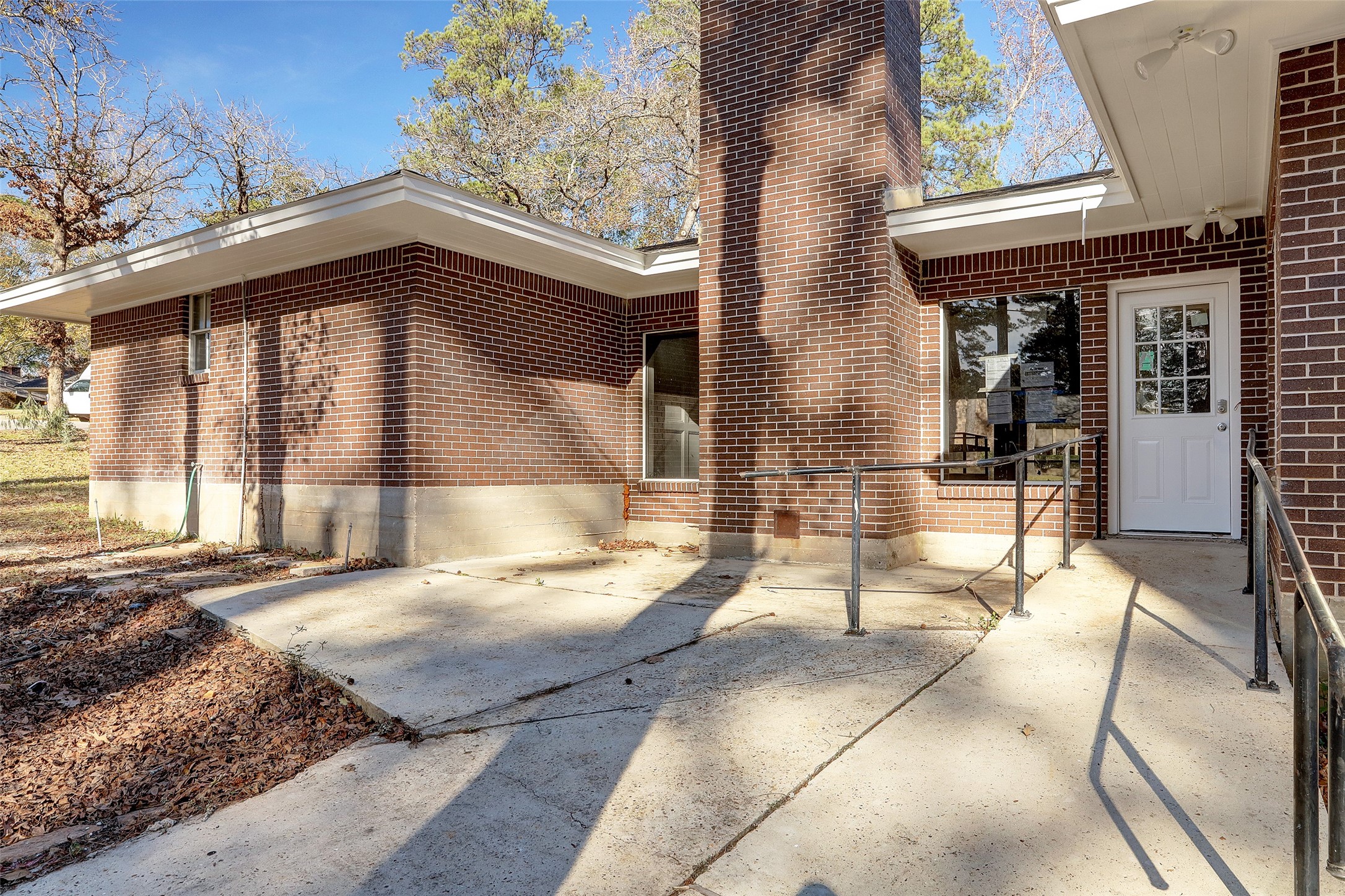 200 Broken Bough Lane, Conroe, TX 77304