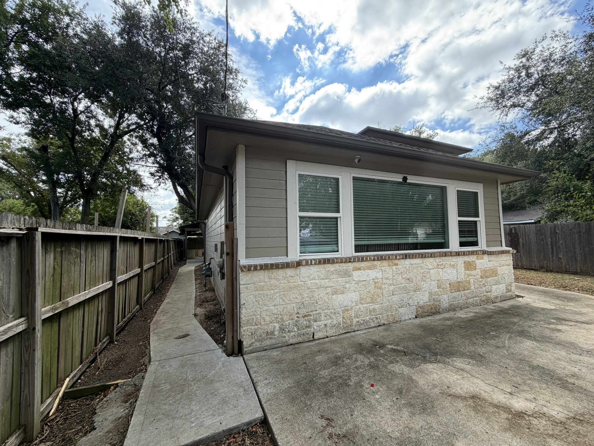 1004 Bonnie Street, South Houston, TX 77587