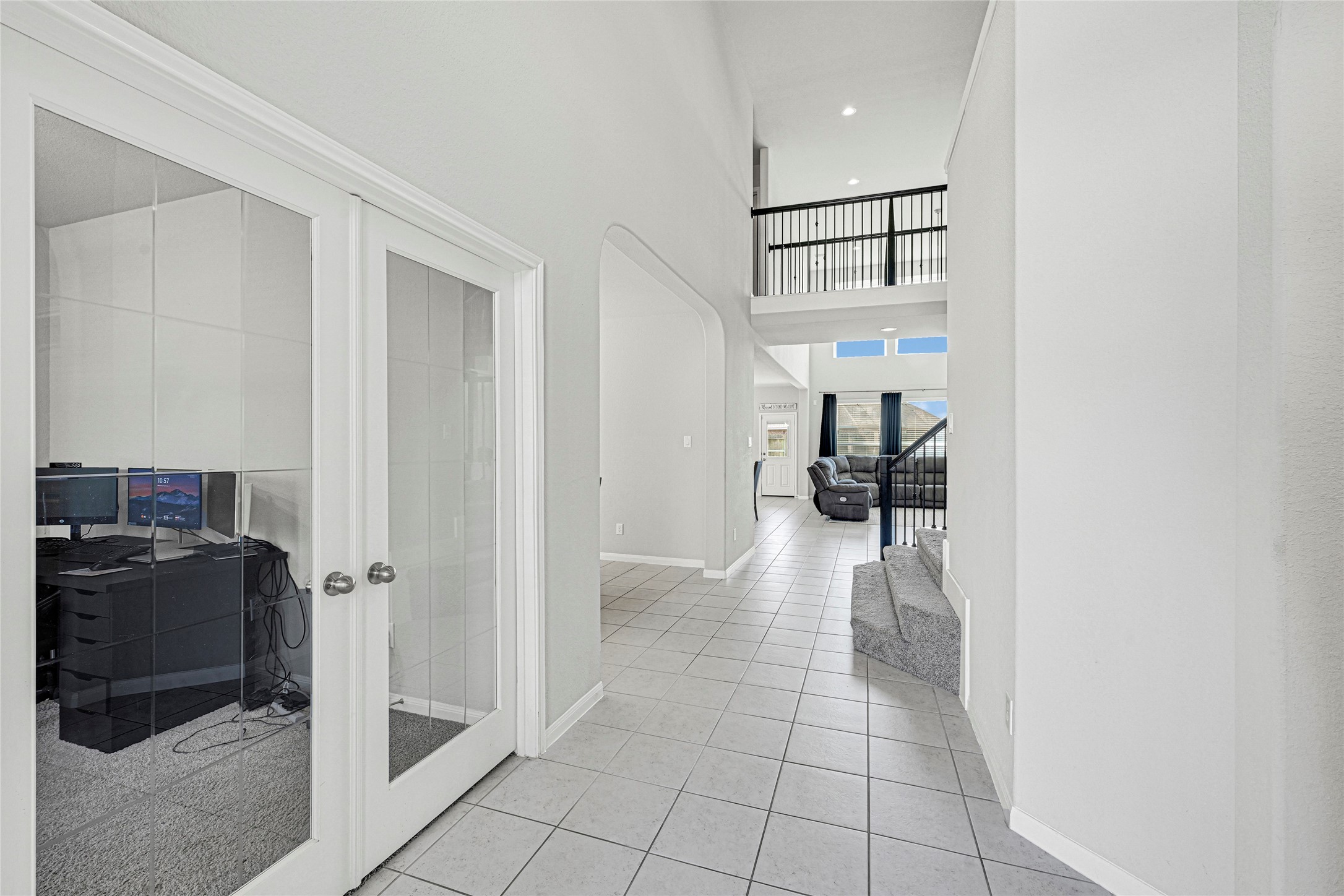 Welcoming Foyer with High Ceilings! Welcoming Foyer with High Ceilings!
