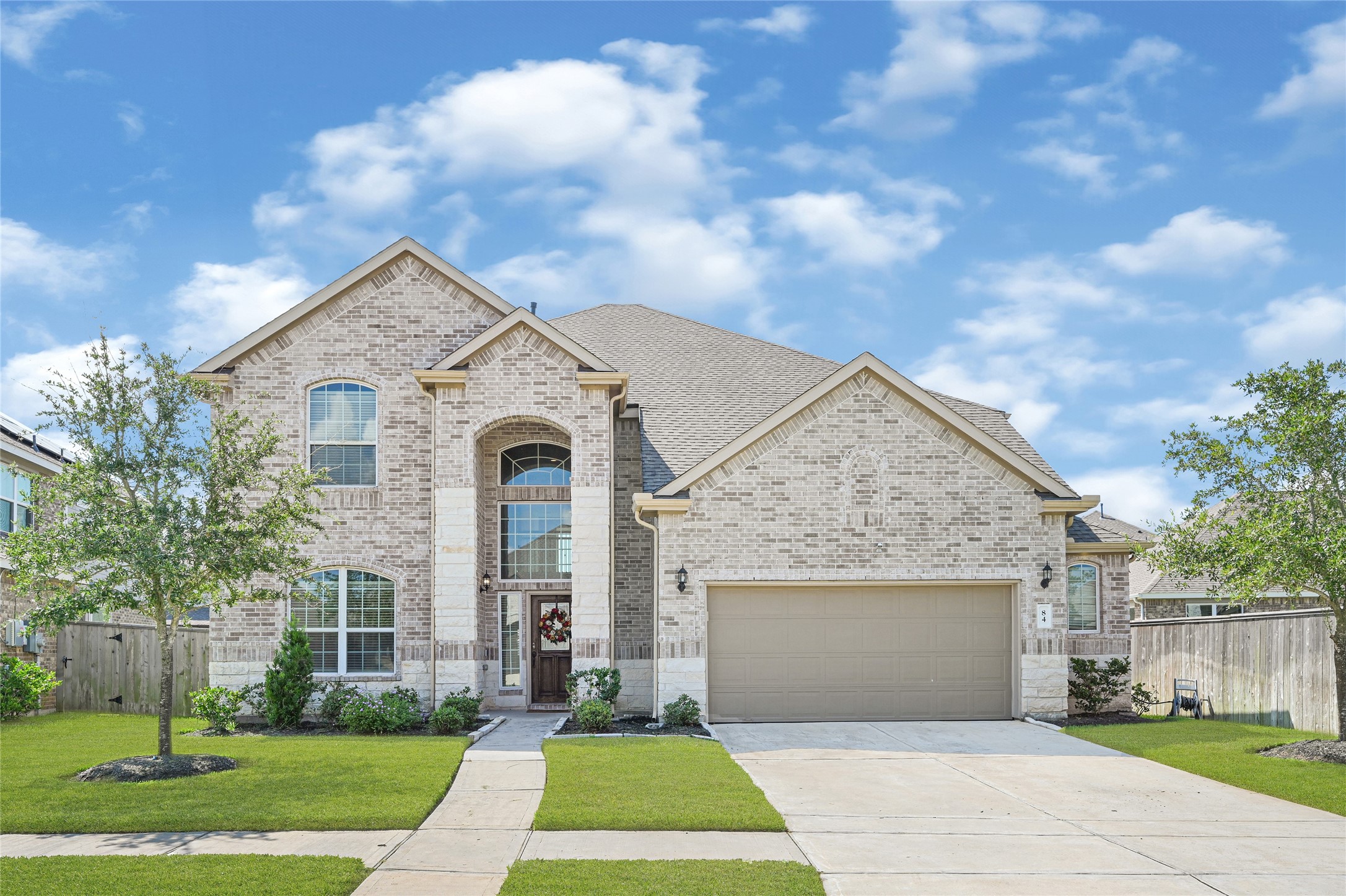 Great Curb Appeal! Located in Gated Community. Great Curb Appeal! Located in Gated Community.