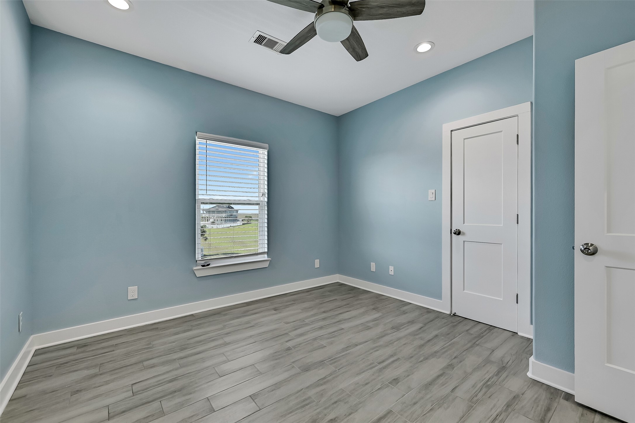 The second guest bedroom.