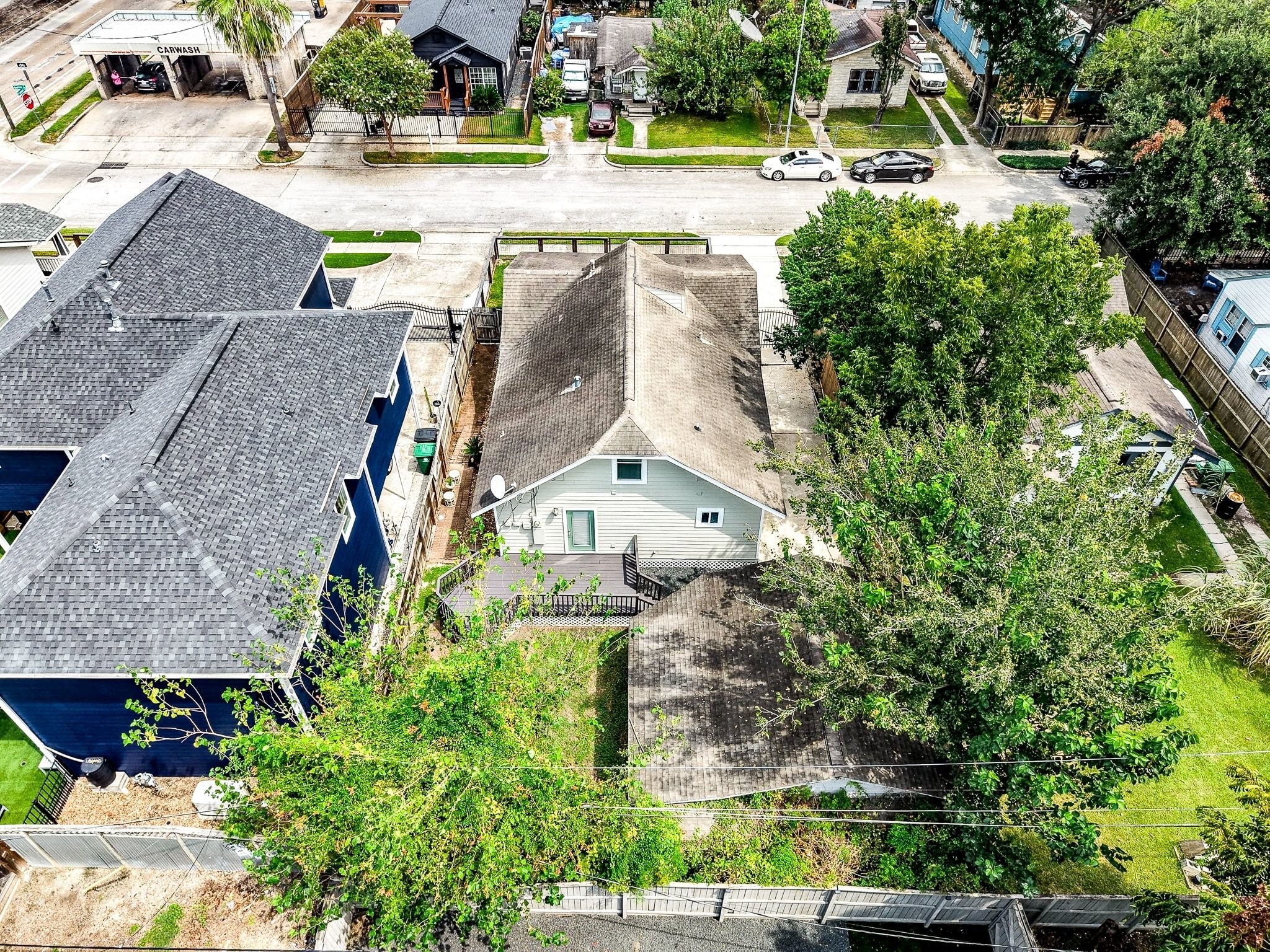 Aeriel view of 1307 Walton.