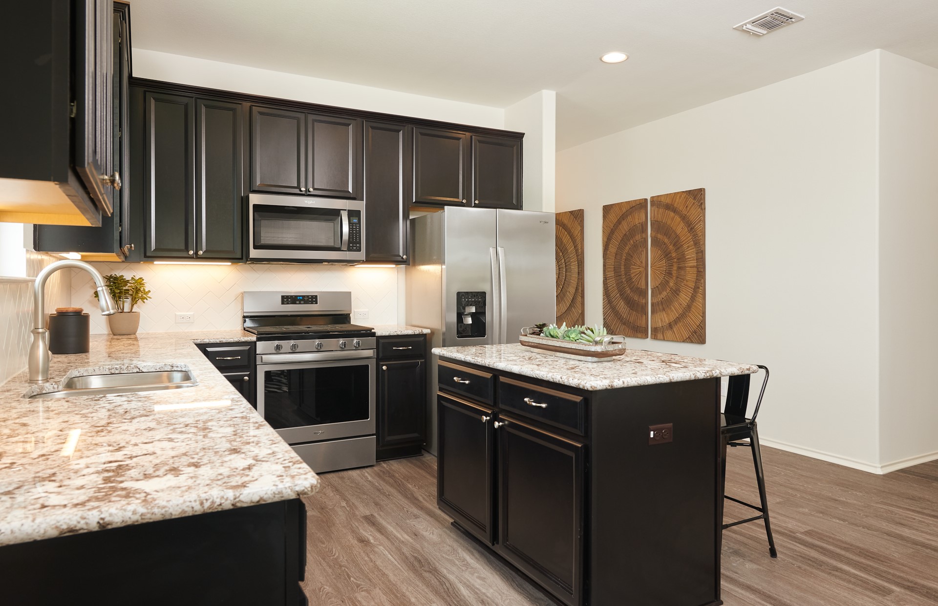MODEL HOME images may NOT be consistent with the finished product. MODEL HOME images may NOT be consistent with the finished product.