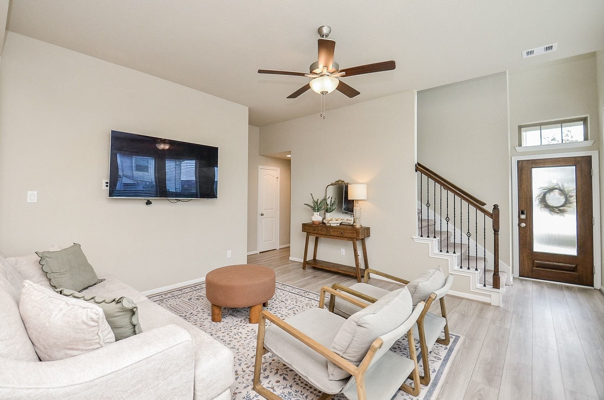 Spacious living room