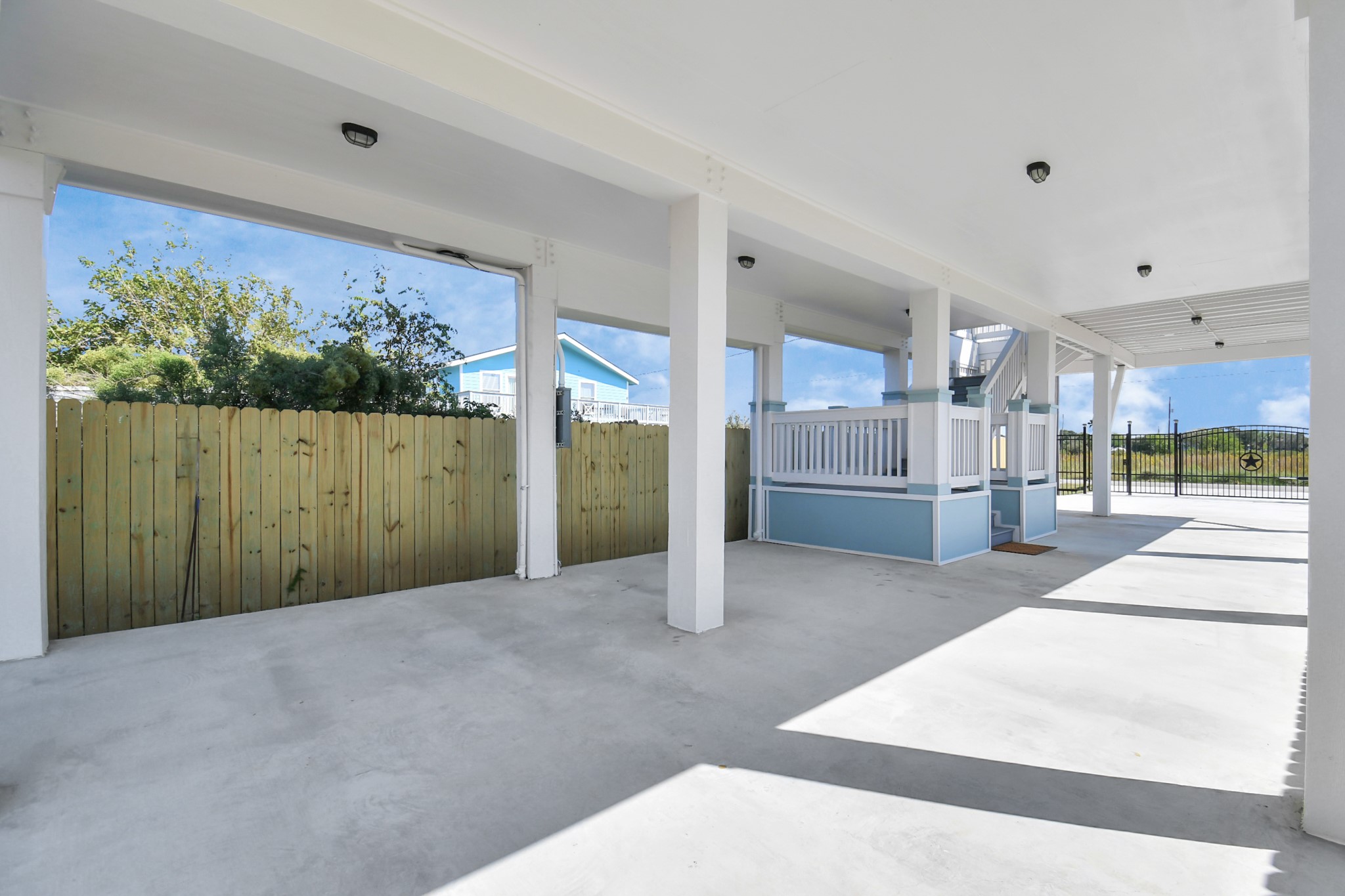 1008 20th Street, Dickinson, TX 77539 1008 20th Street, Dickinson, TX 77539