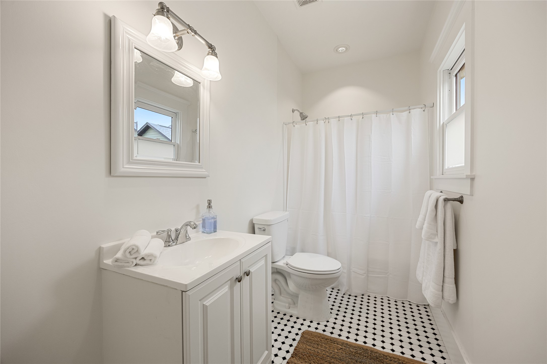 832 Nicholson Street, Houston, TX 77007