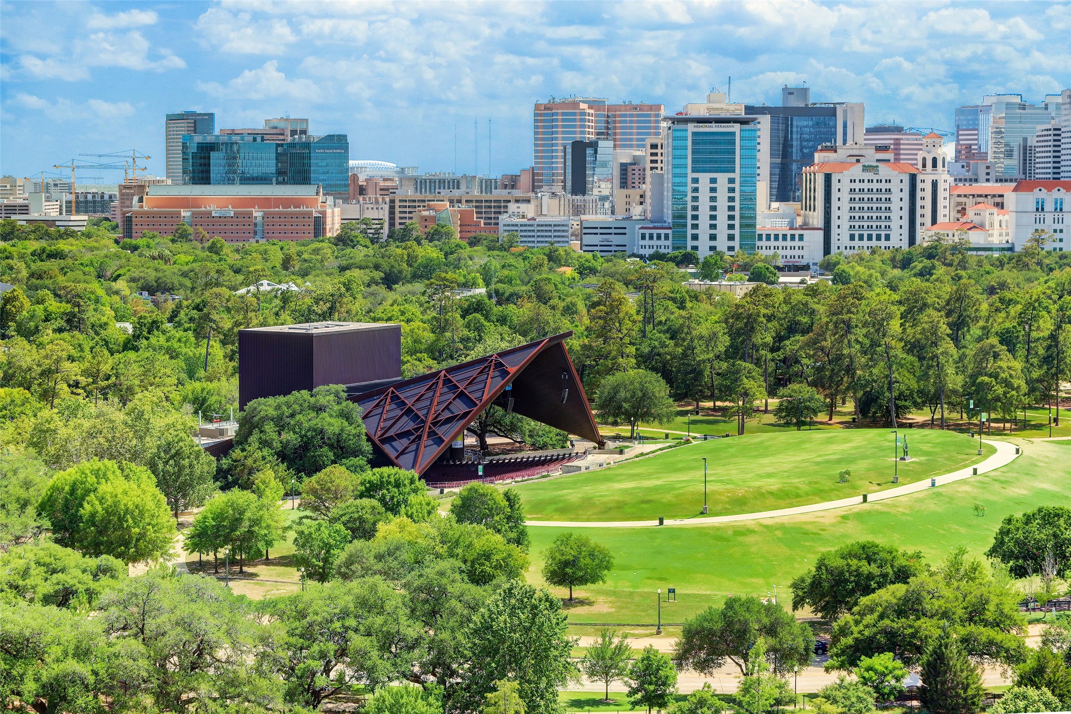 Miles of trails, open lawns, and cultural destinations offer an unmatched outdoor extension of city living, ideal for morning walks or weekend escapes.