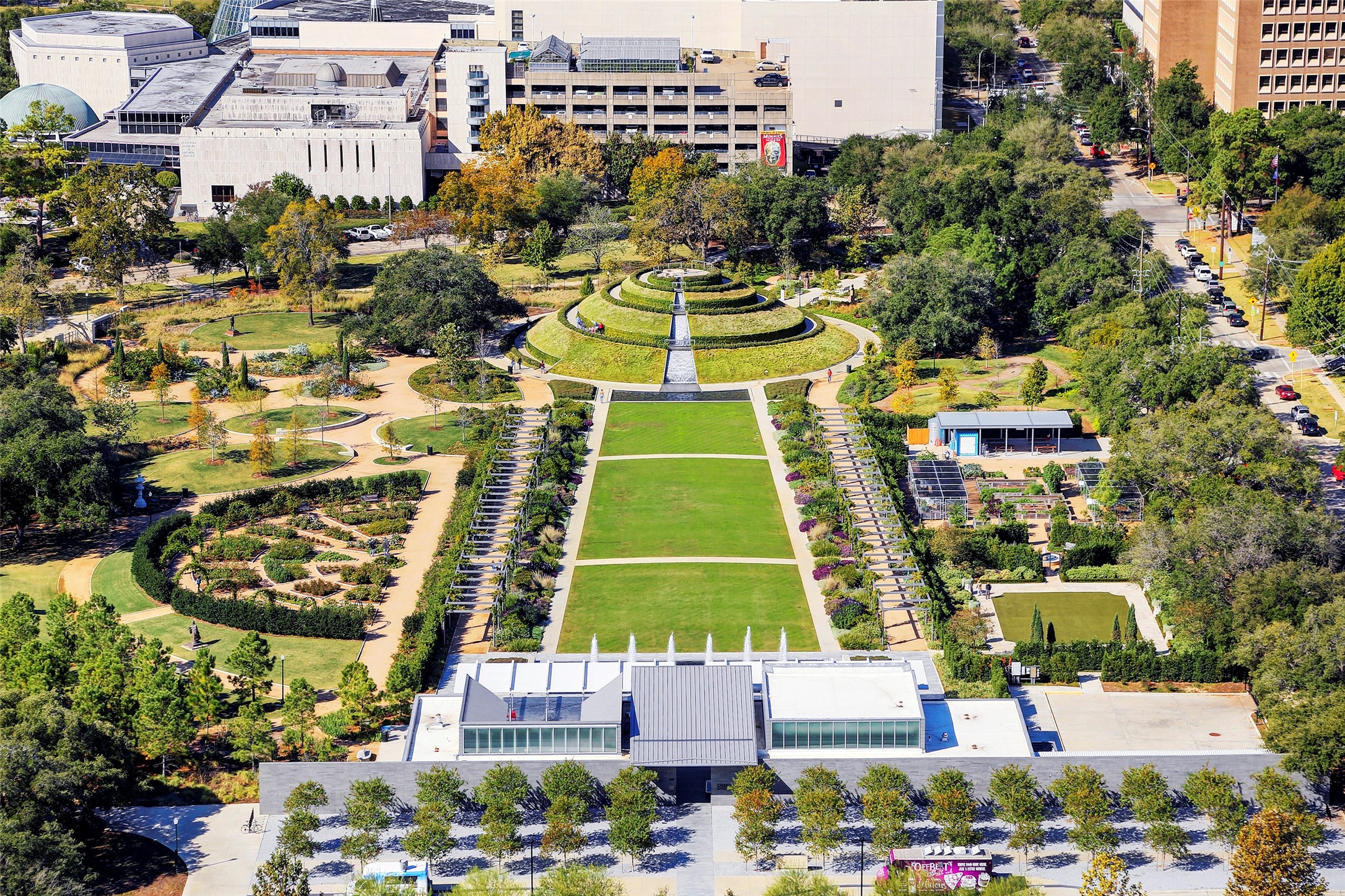 Just minutes from McGovern Centennial Gardens and Hermann Park, offering easy access to some of Houstons best green spaces, museums, trails, and outdoor attractions in the heart of the Museum District.