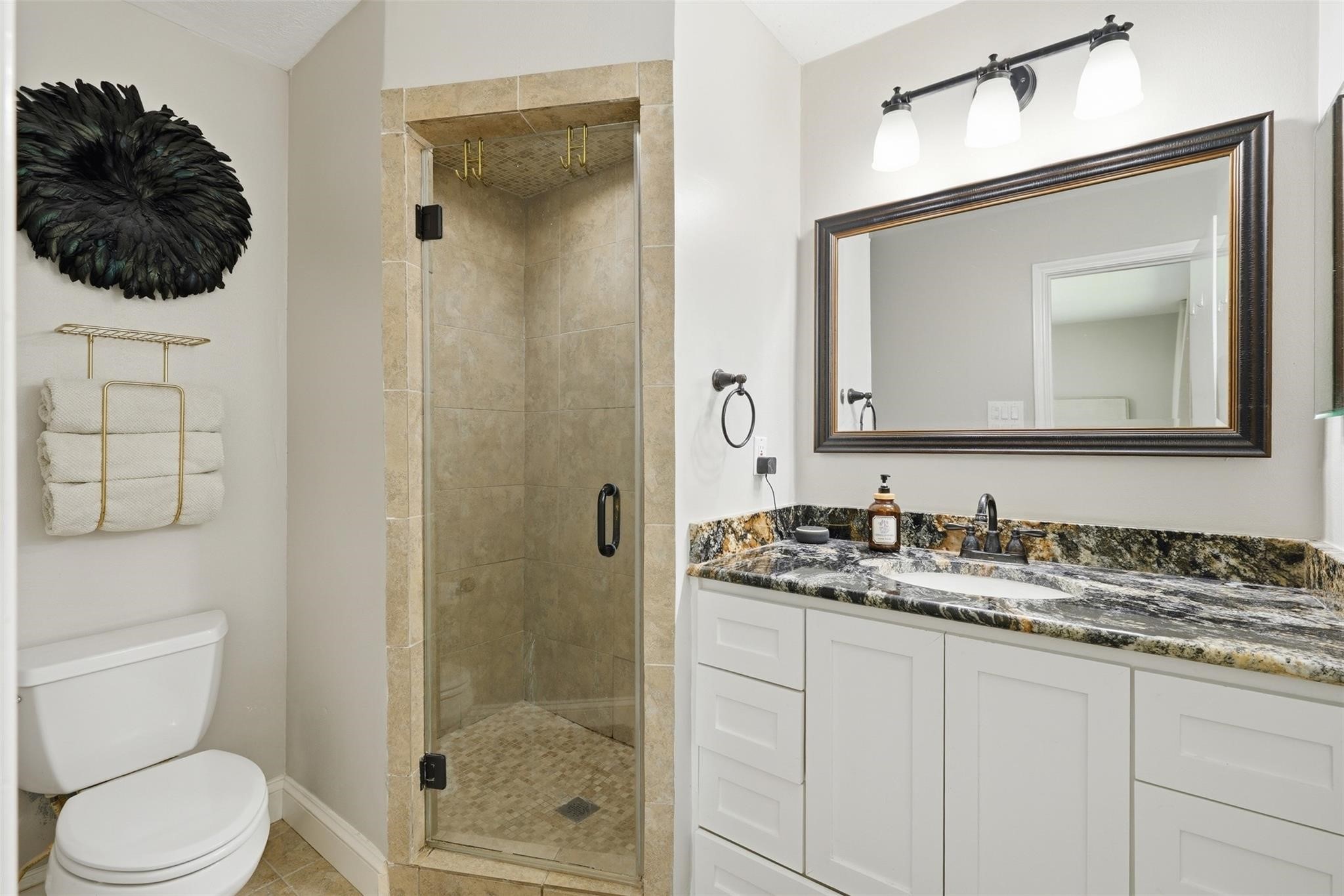 Primary en-suite bathroom