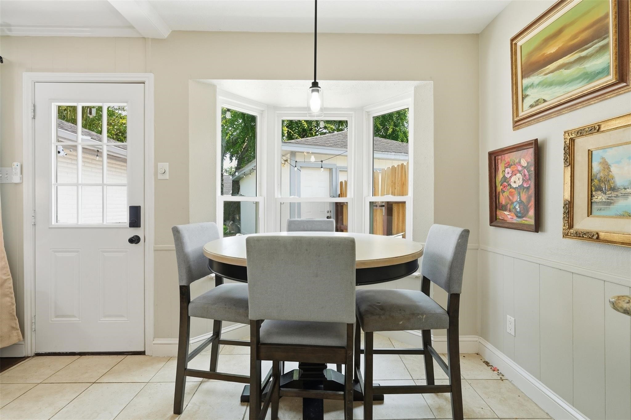 Double pane windows with transferable lifetime warranty can be found through the home on 14 windows.