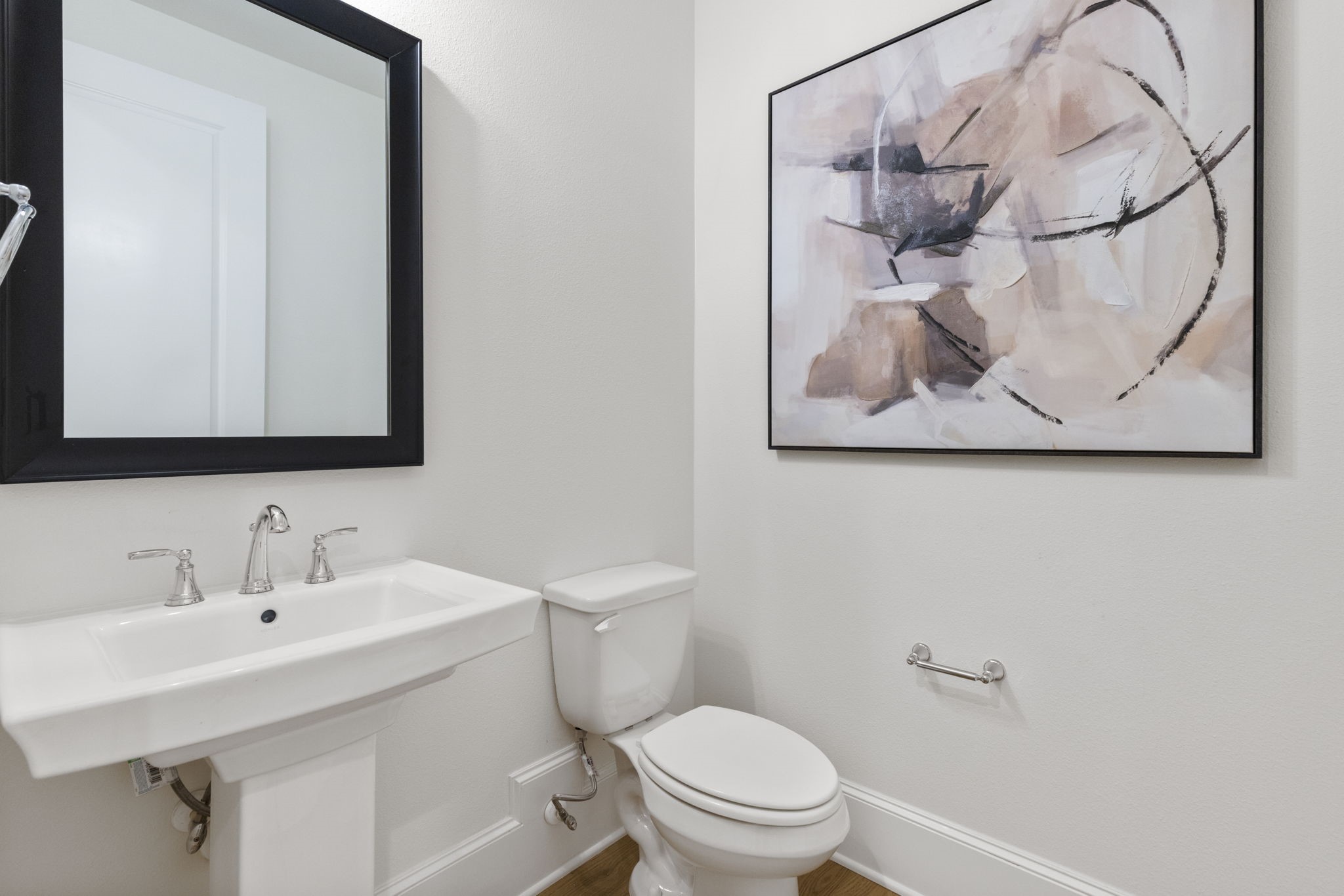 The light and bright powder bath has an elegant appeal.