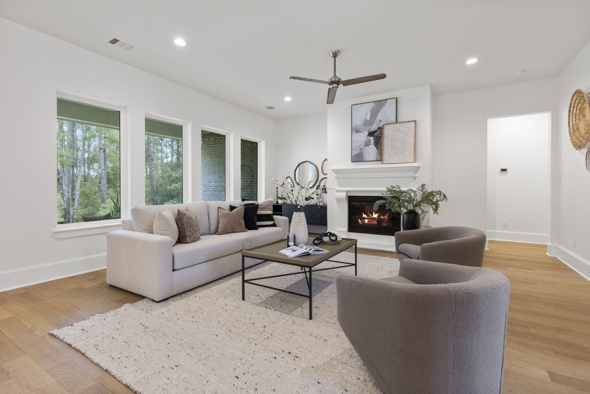 The family room is bright and spacious, featuring a stunning wall of windows that offers beautiful views of the natural scenery. The family room is bright and spacious, featuring a stunning wall of windows that offers beautiful views of the natural scenery.