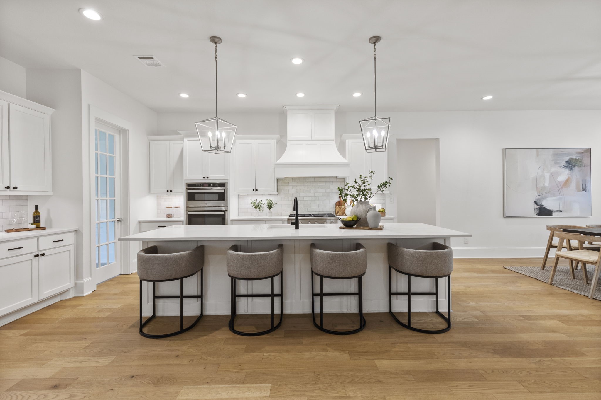 This dreamy kitchen features high-end finishes and thoughtfully designed amenities, creating the perfect space for culinary inspiration and everyday enjoyment. This dreamy kitchen features high-end finishes and thoughtfully designed amenities, creating the perfect space for culinary inspiration and everyday enjoyment.