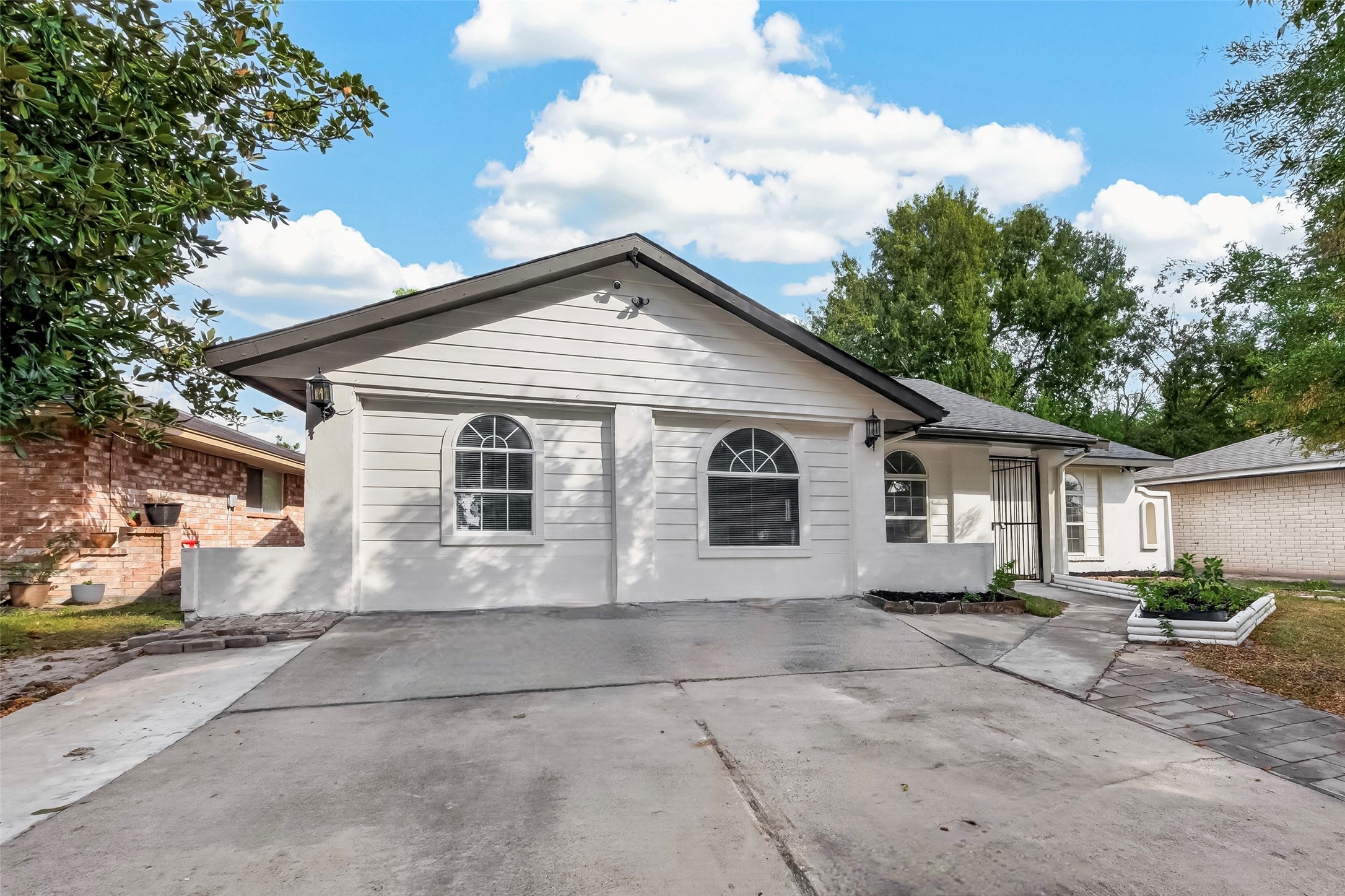 1910 Rainy River Drive, Houston, TX 77088