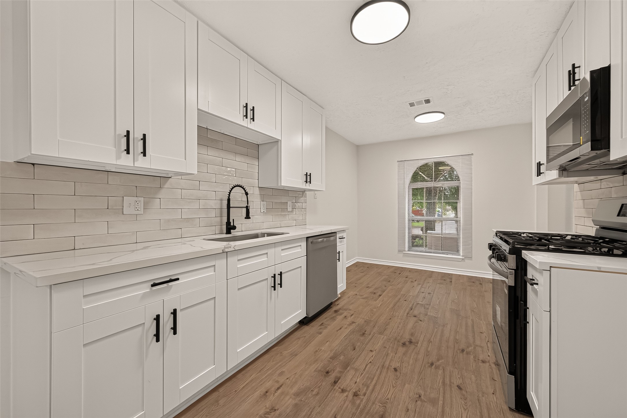 1910 Rainy River Drive, Houston, TX 77088