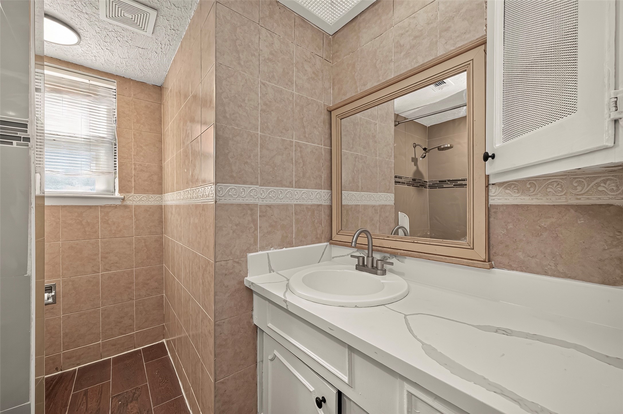 1910 Rainy River Drive, Houston, TX 77088