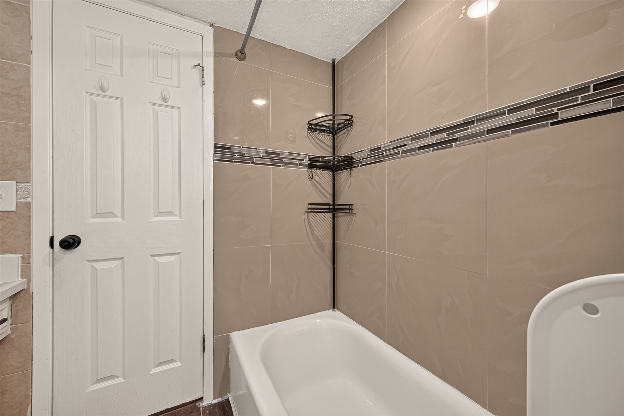 1910 Rainy River Drive, Houston, TX 77088