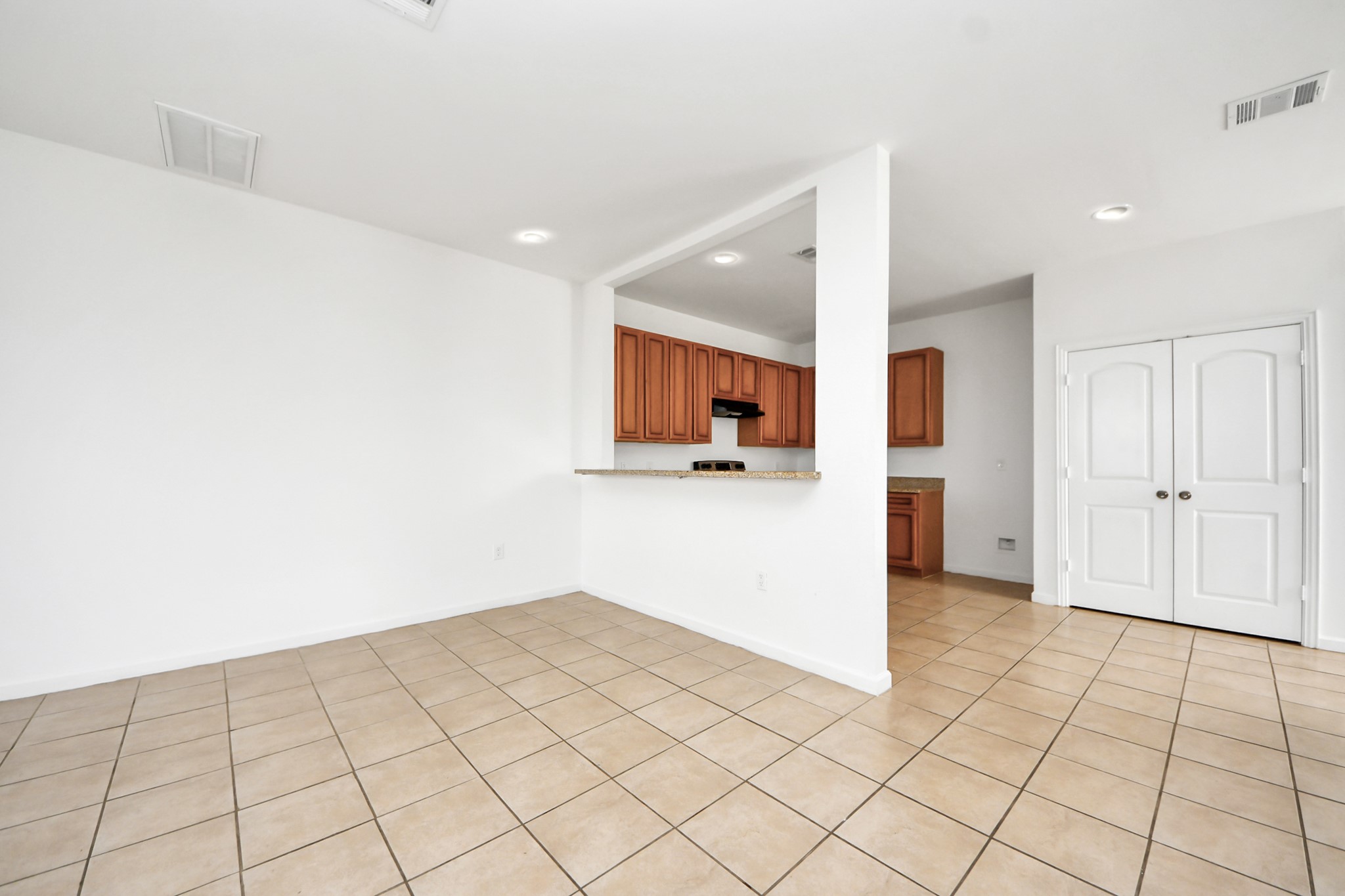 Dining/Kitchen