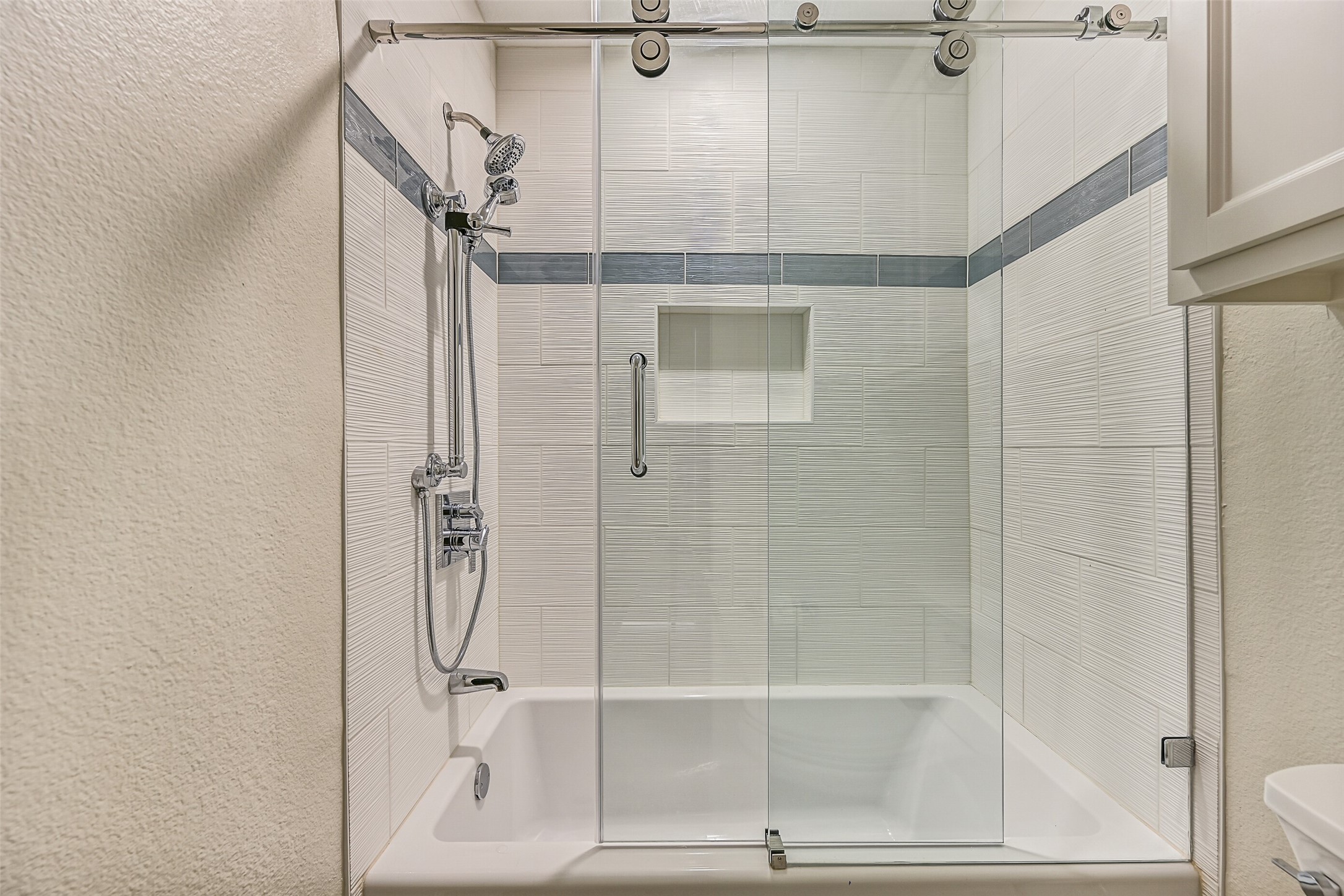 The bathroom offers a tub/shower combo.