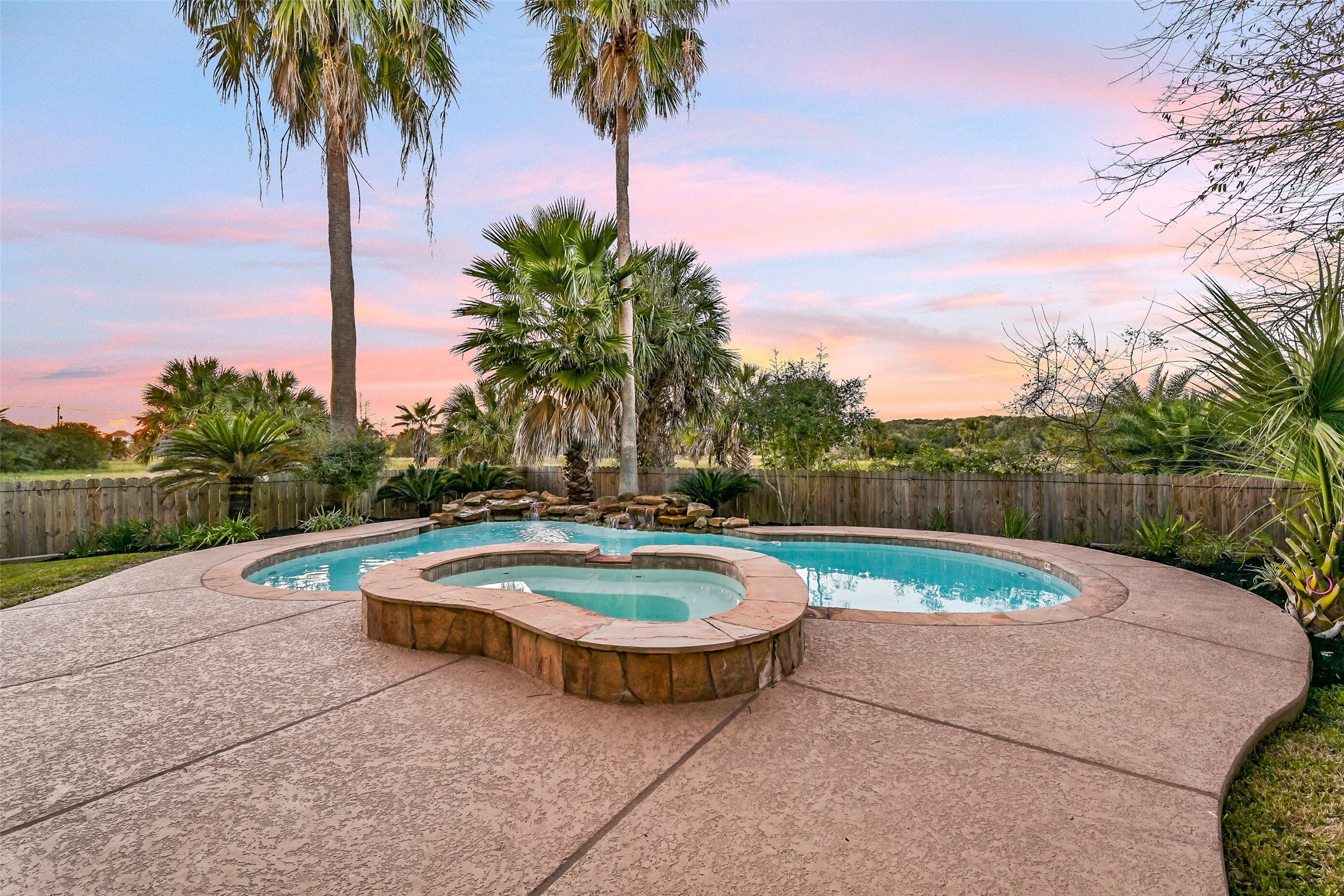 13414 Binnacle Way, Galveston, TX 77554