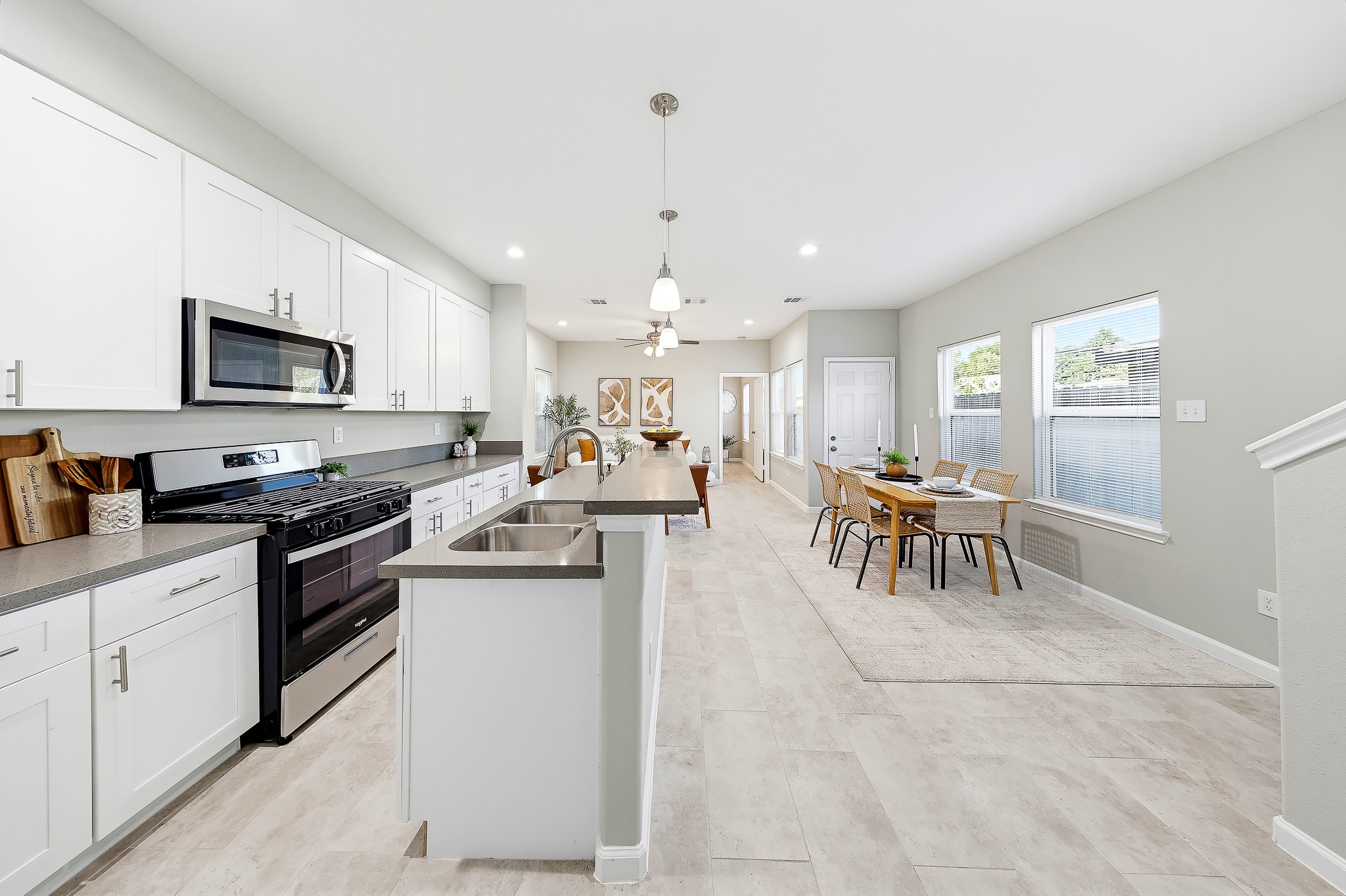 From morning coffee to dinner prep, this kitchen keeps everyday living connected. From morning coffee to dinner prep, this kitchen keeps everyday living connected.