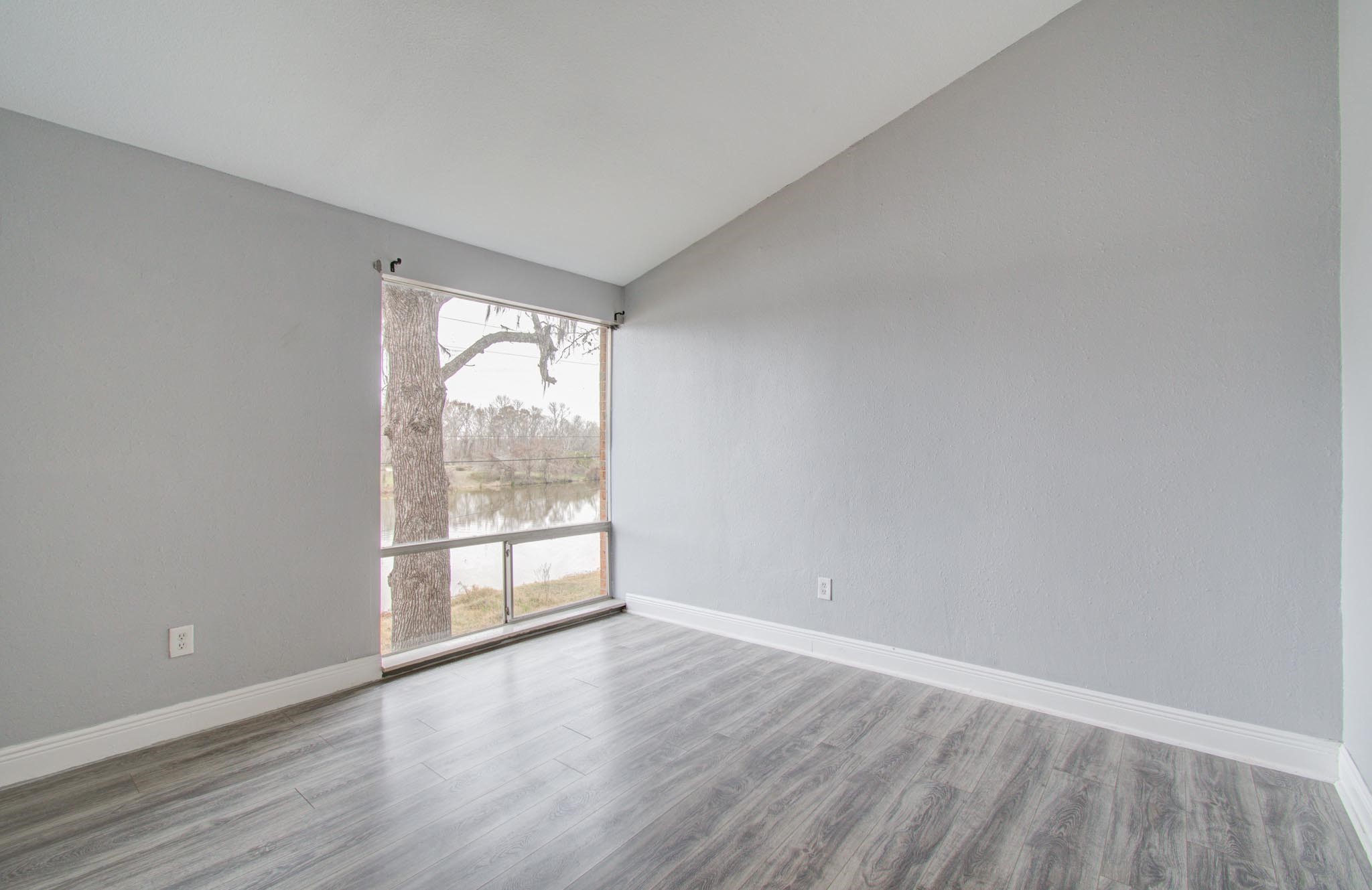 417 Brook Hollow Drive, Conroe, TX 77385