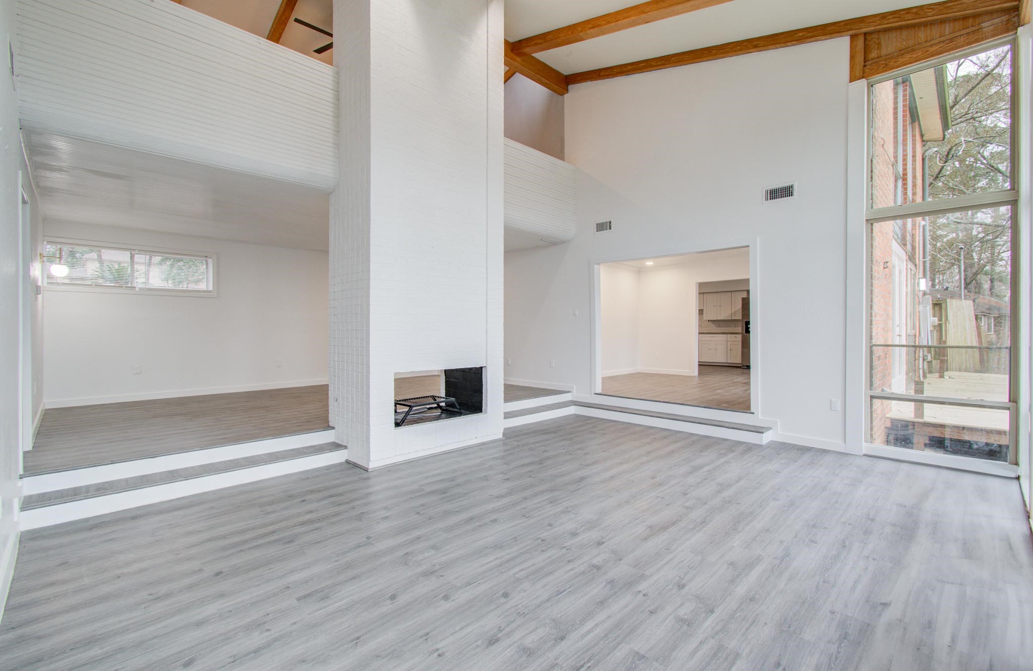 417 Brook Hollow Drive, Conroe, TX 77385
