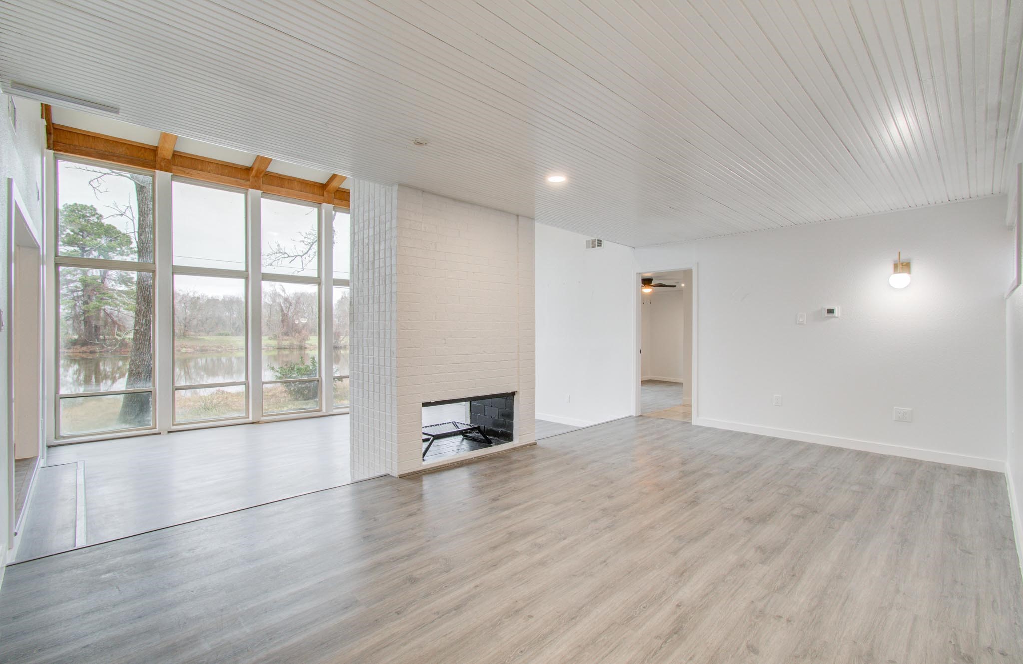 417 Brook Hollow Drive, Conroe, TX 77385