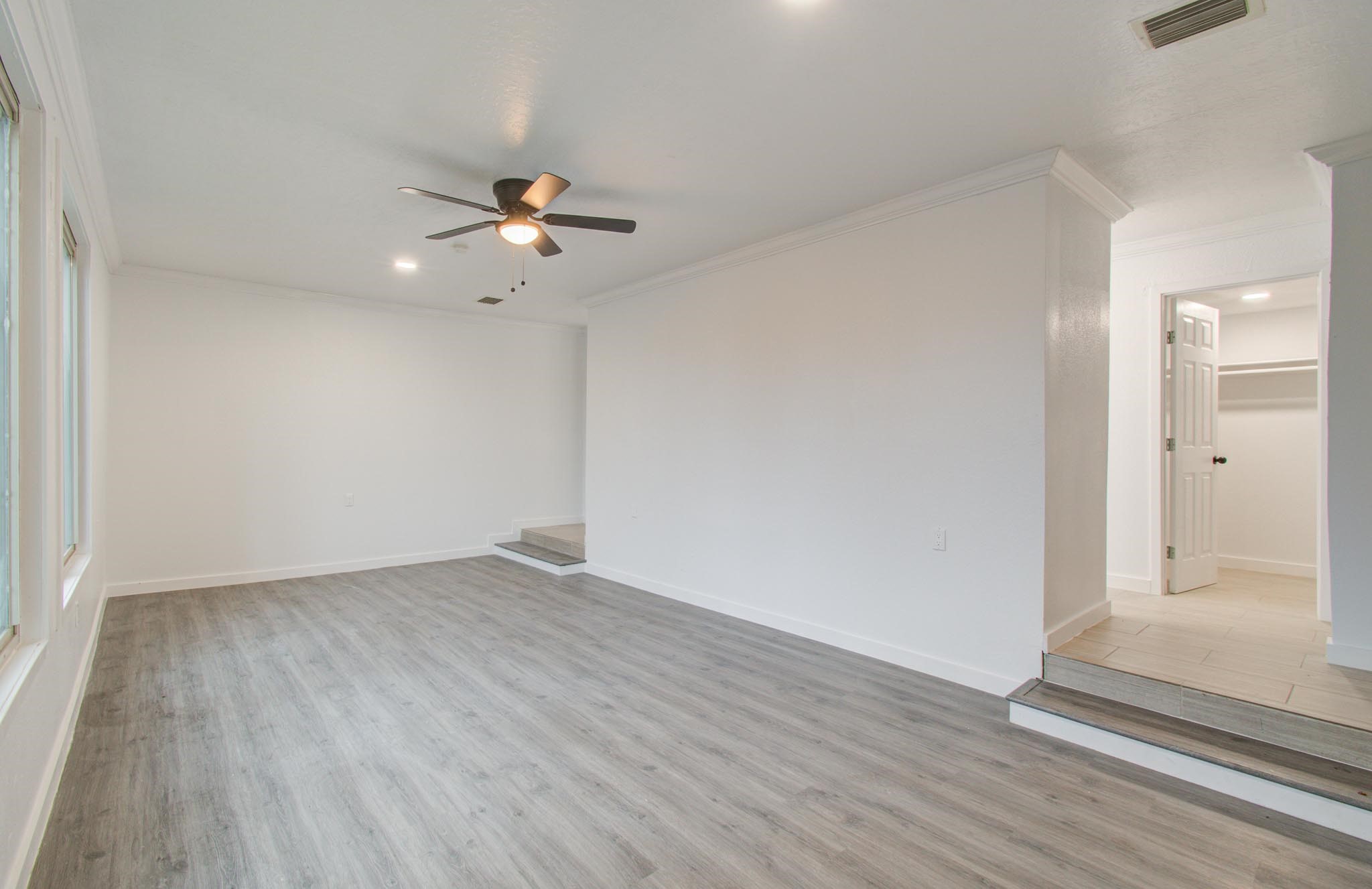 417 Brook Hollow Drive, Conroe, TX 77385