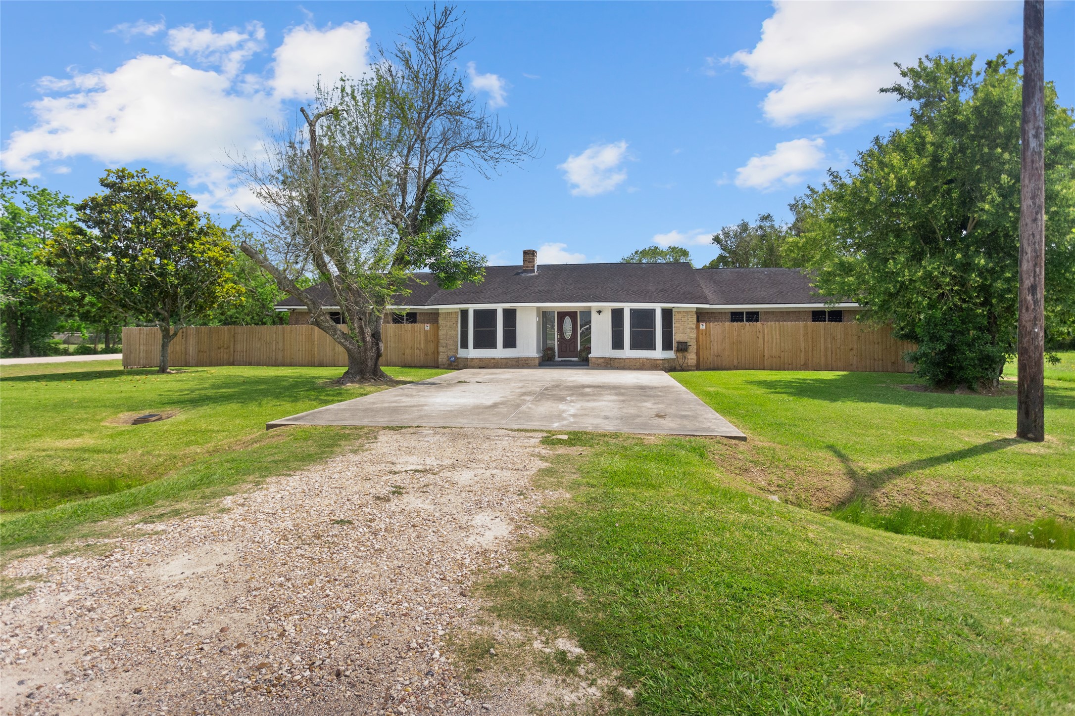 Lots of green space in the front of the home and no side neighbors! Lots of green space in the front of the home and no side neighbors!