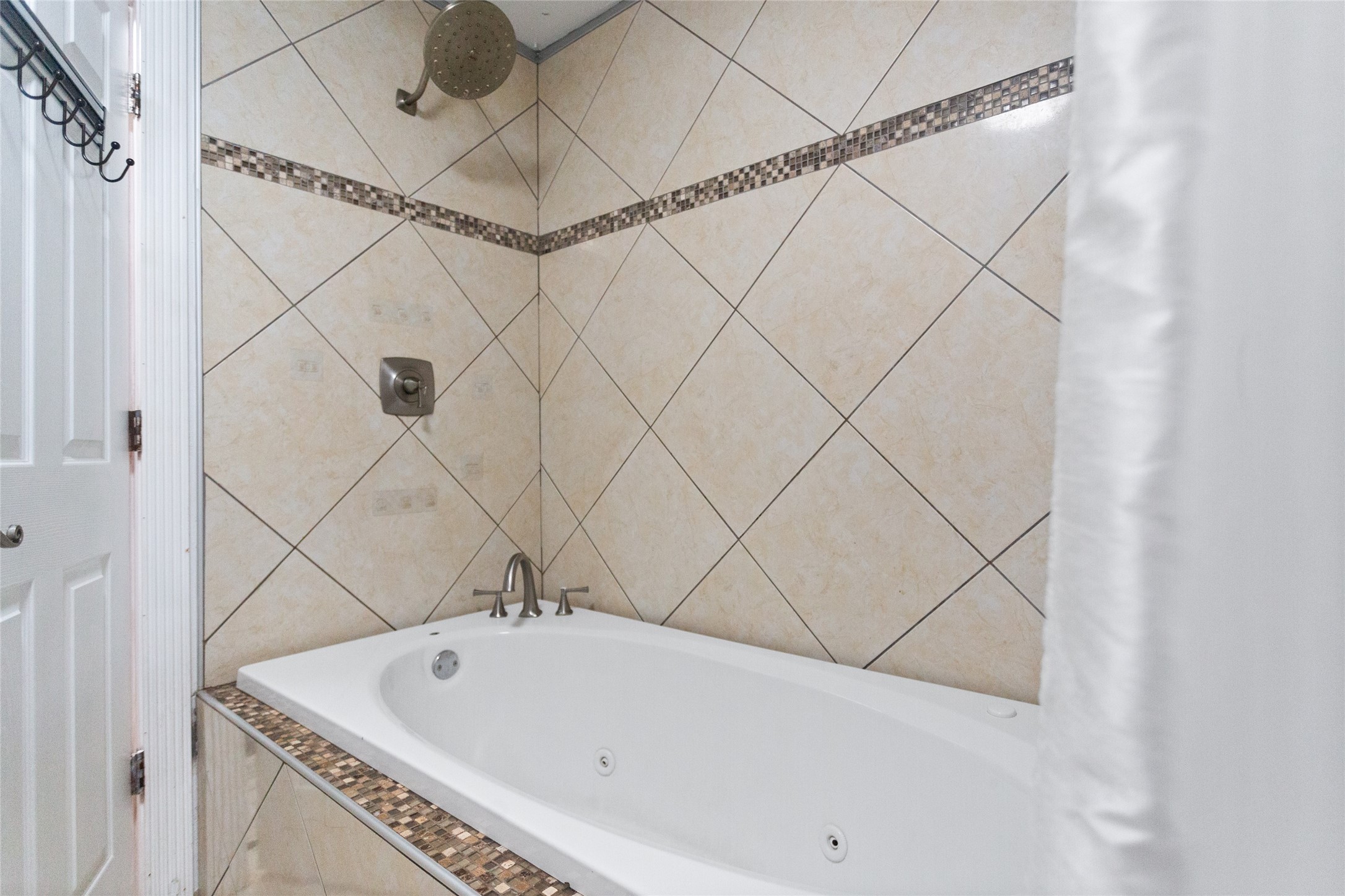 Jetted soaking tub and shower combo in the hall bathroom