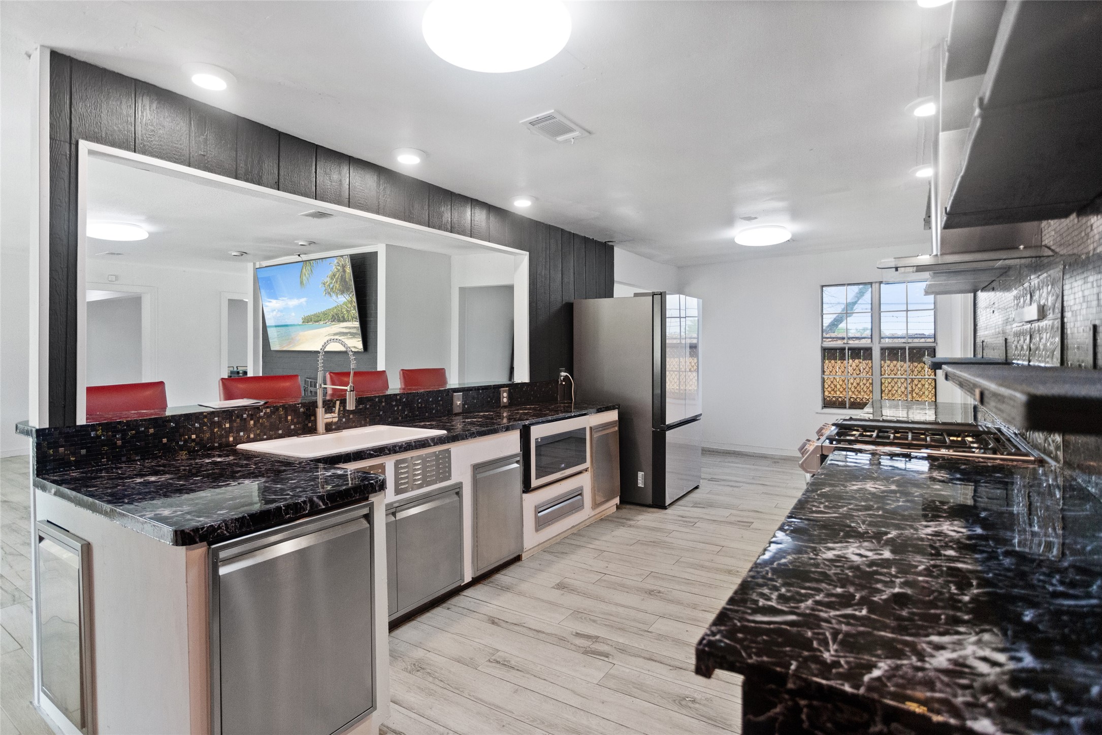 Chefs kitchen with lots of room for multiple people in the kitchen at once!
