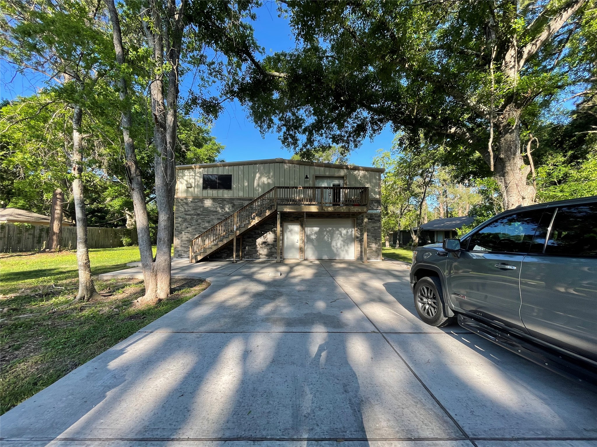 4 CAR PARKING IN DRIVEWAY 4 CAR PARKING IN DRIVEWAY