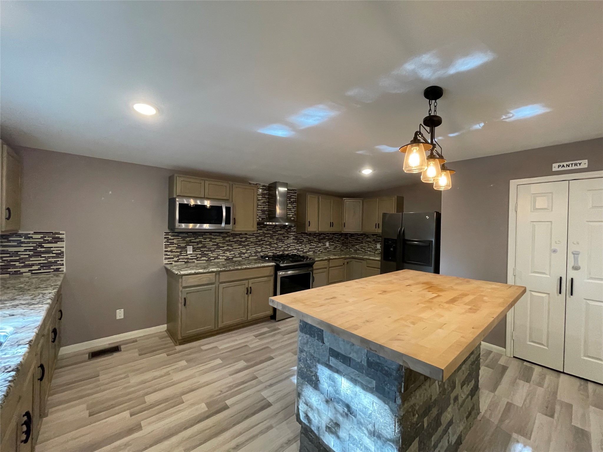 3406 E Bayou Drive E, #B, Dickinson, TX 77539