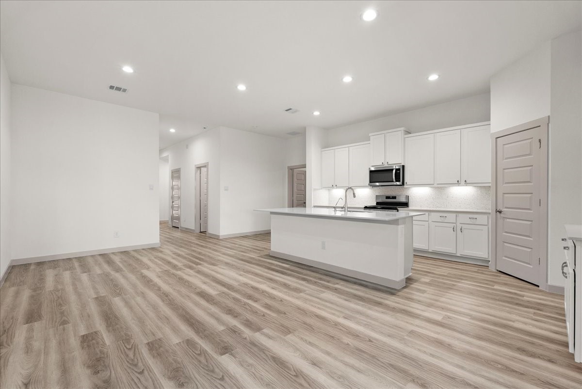 716 Westwood Drive, League City, TX 77573