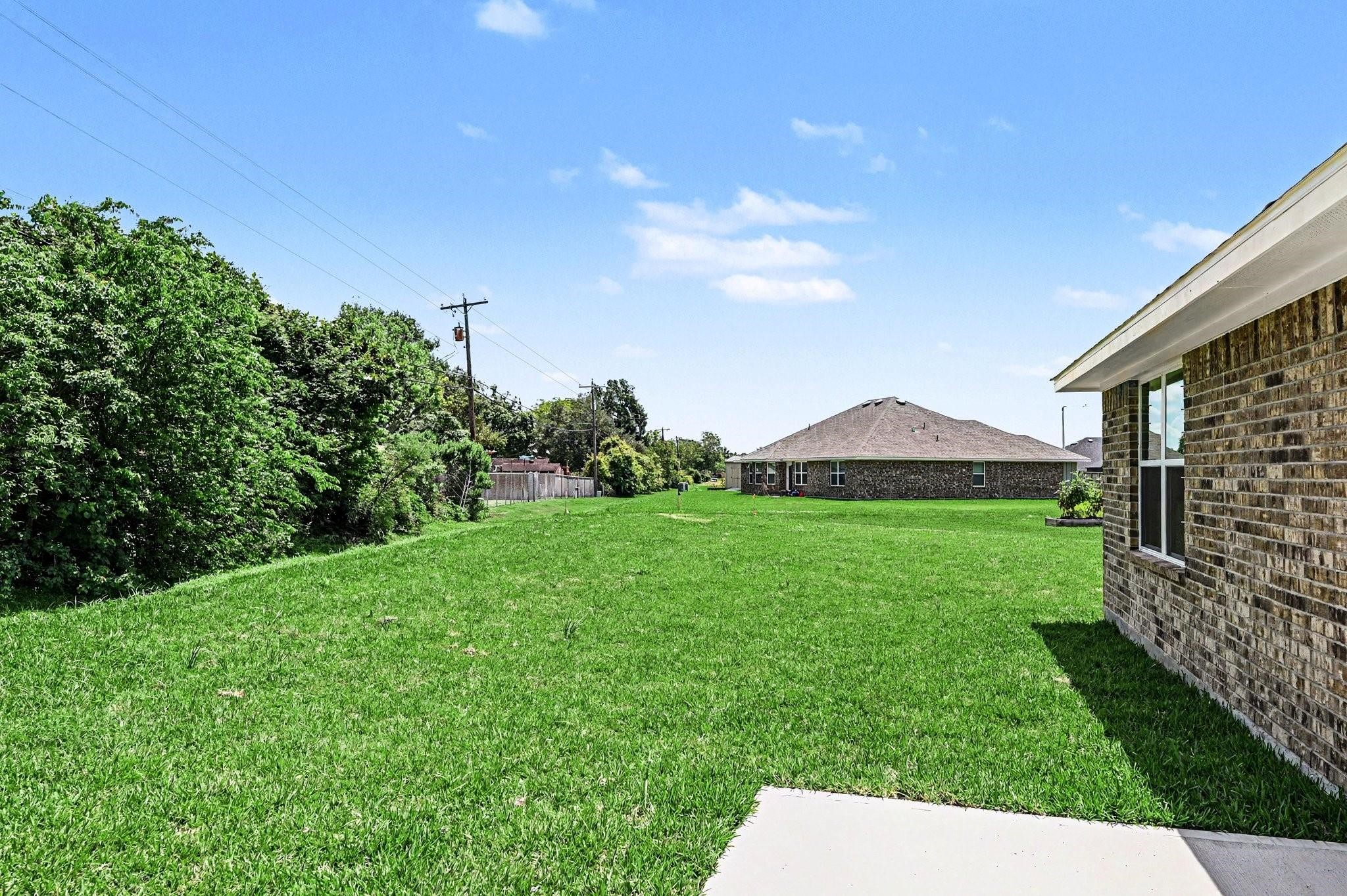 10 Greystone Court, Angleton, TX 77515