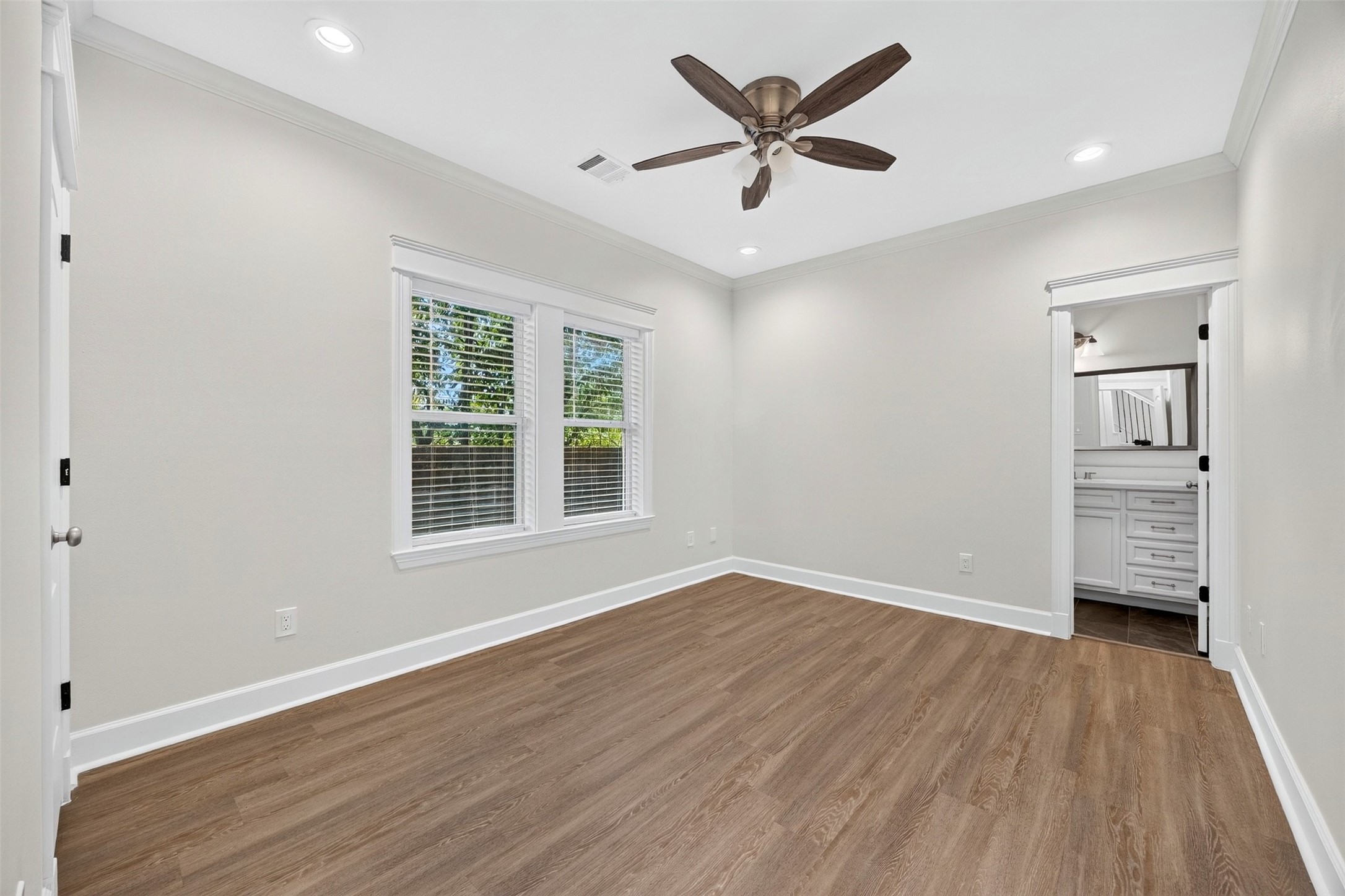 2121 Bidwell Drive, Houston, TX 77018