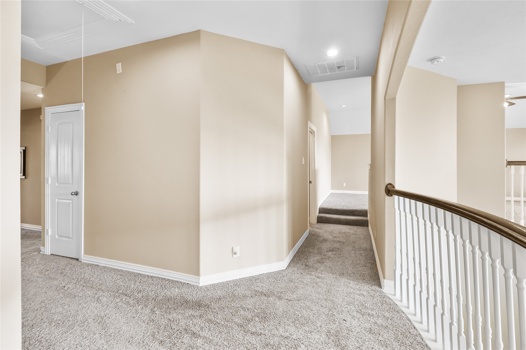 Ample walking space upstairs.