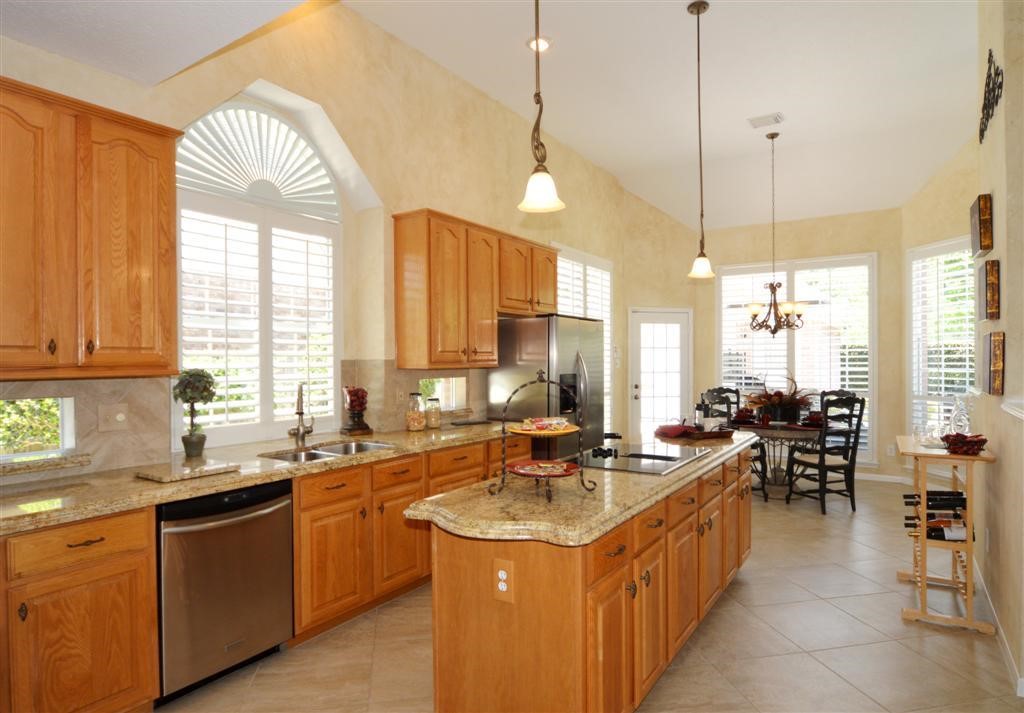 4103 Walnut Pond Drive, Houston, TX 77059