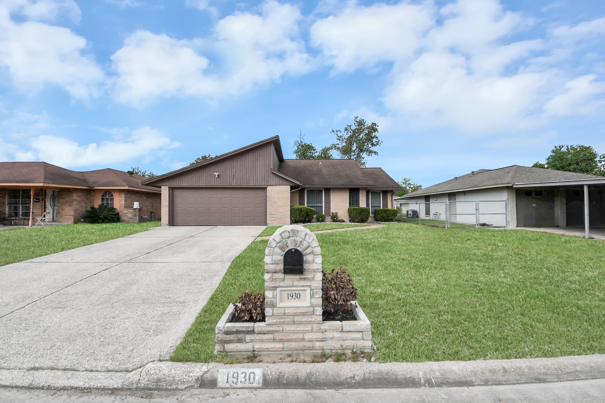 1930 Deerhurst Lane, Houston, TX 77088