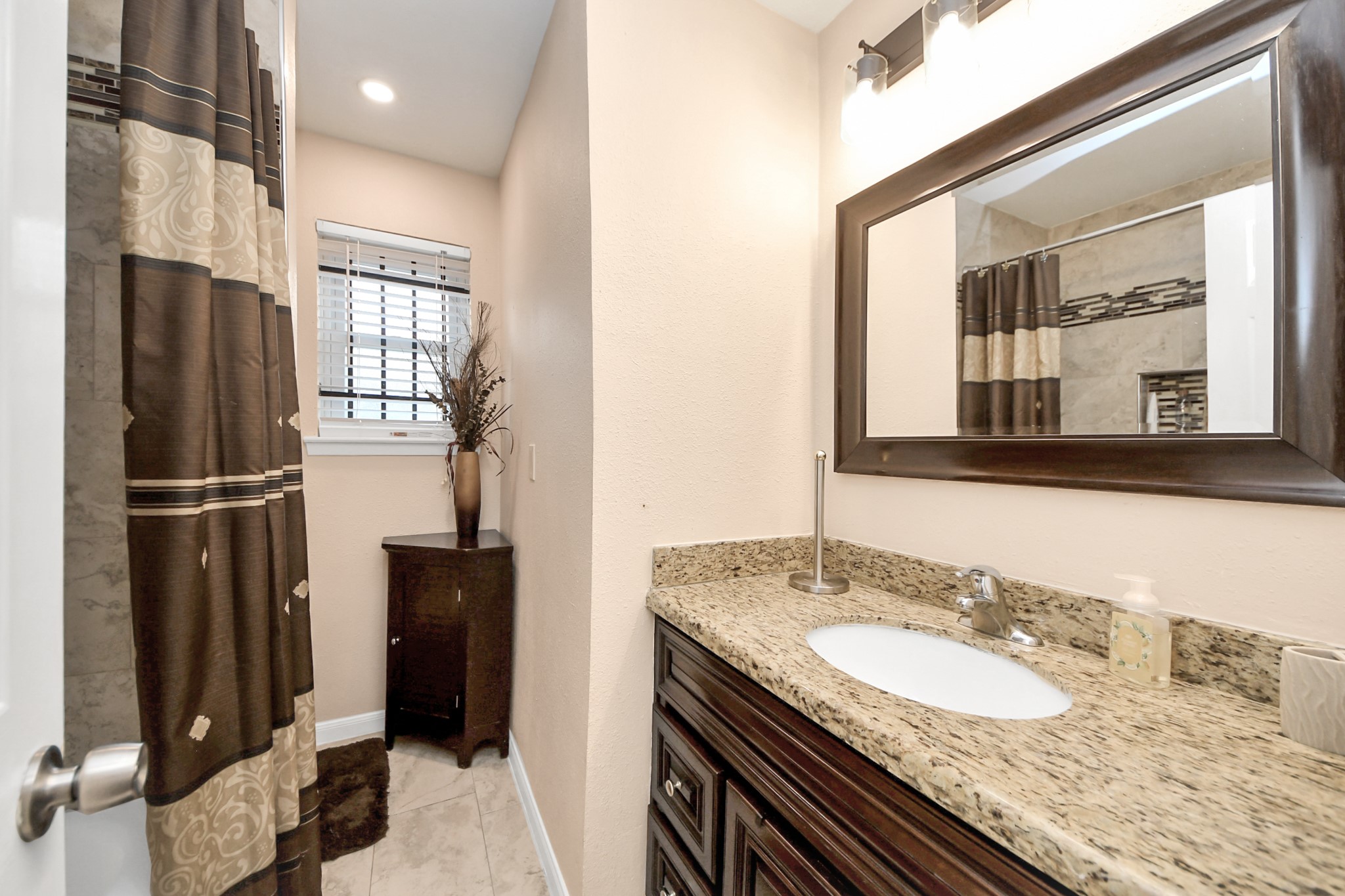 1930 Deerhurst Lane, Houston, TX 77088