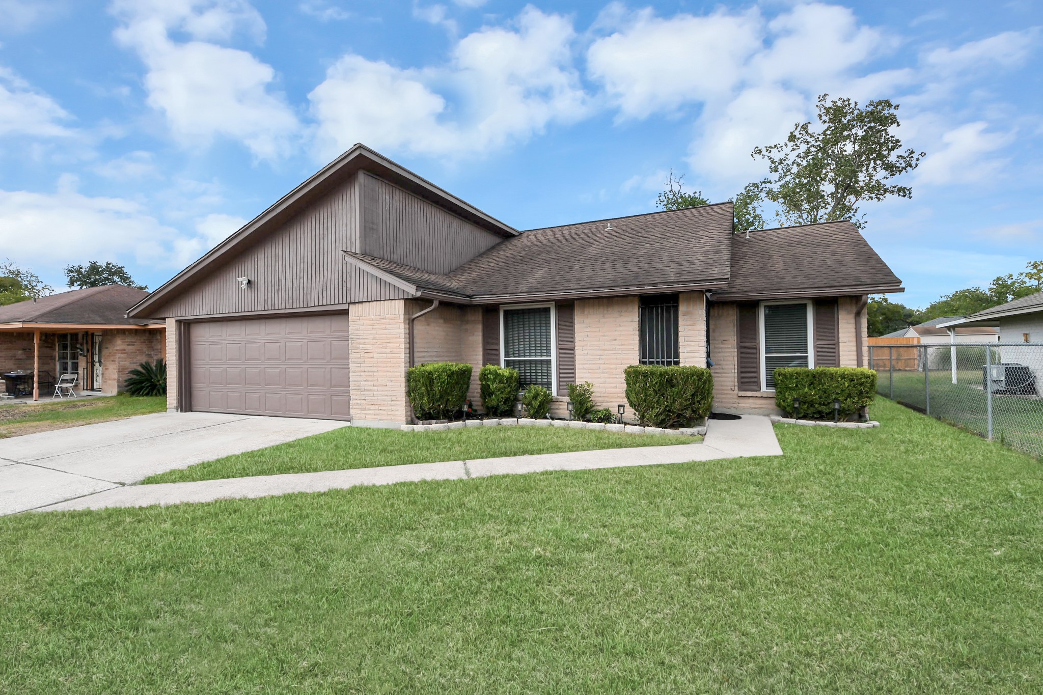 1930 Deerhurst Lane, Houston, TX 77088